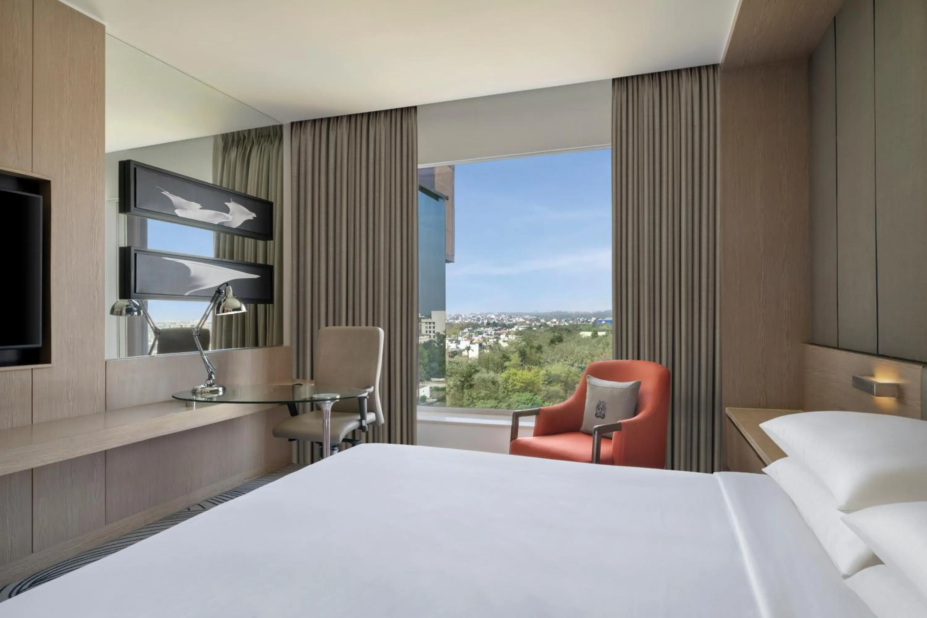 Bedroom, Bed in Sheraton New Delhi Hotel