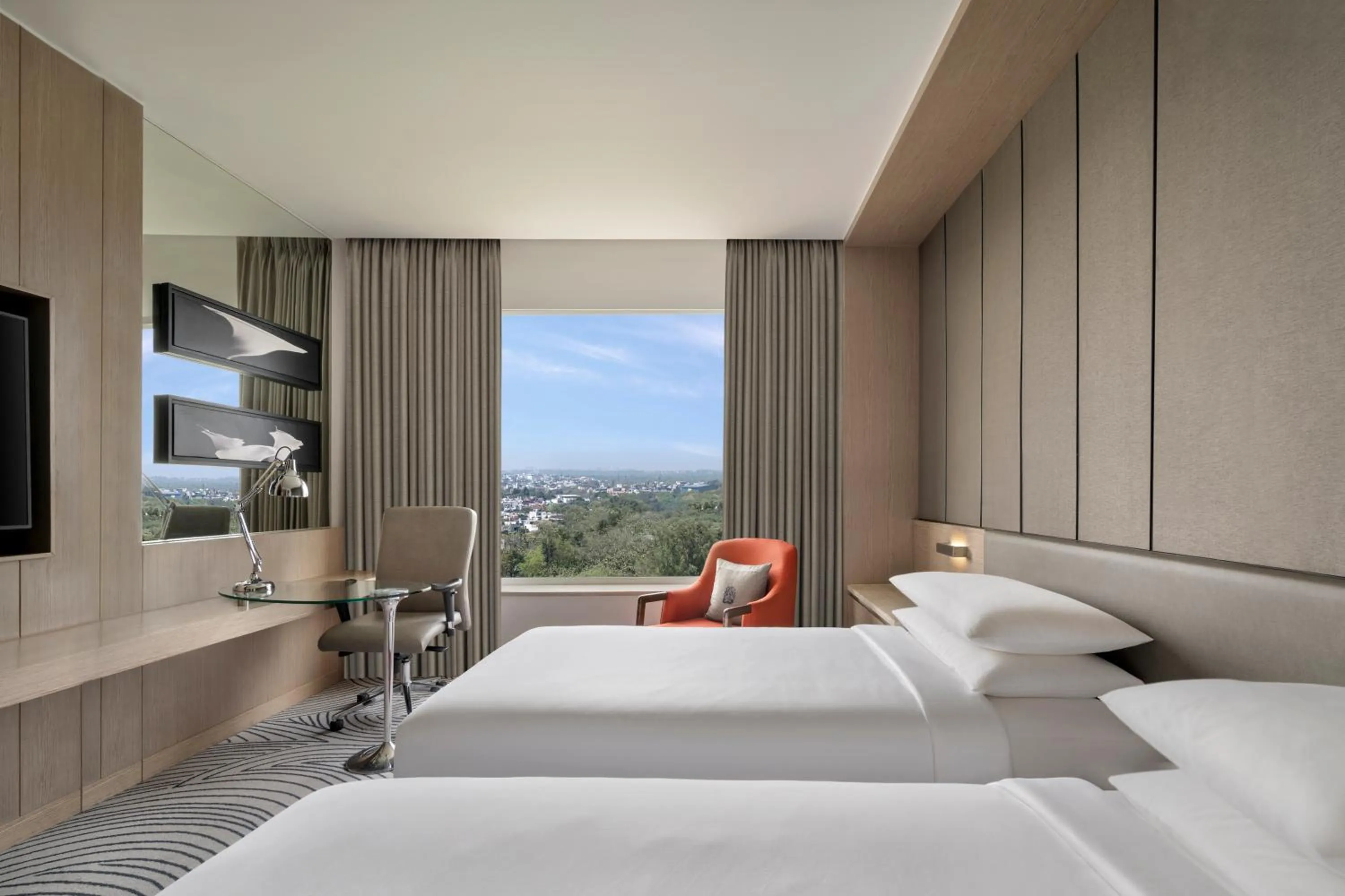 Bed in Sheraton New Delhi Hotel