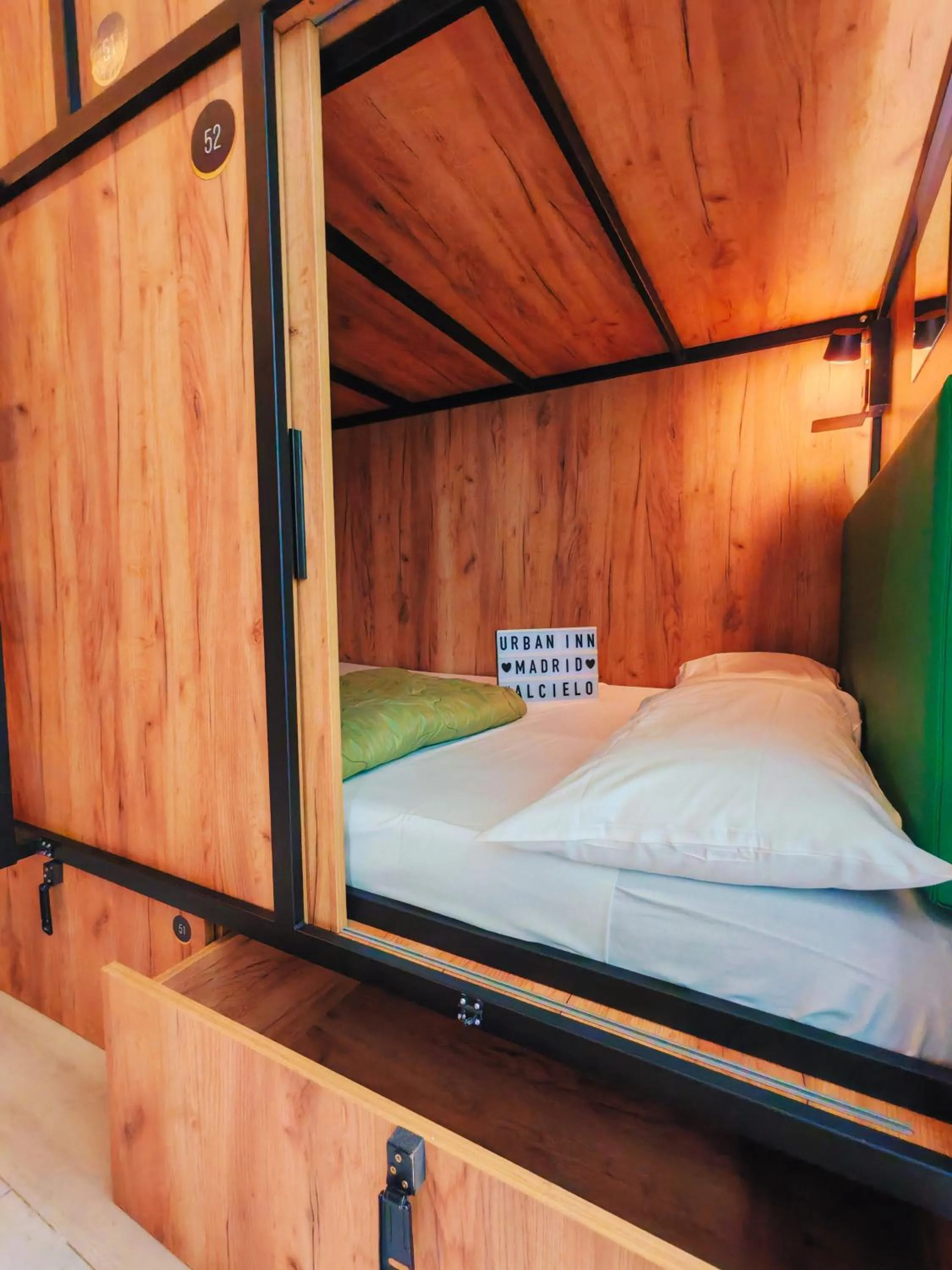 Bed in Urban Inn Capsule Madrid