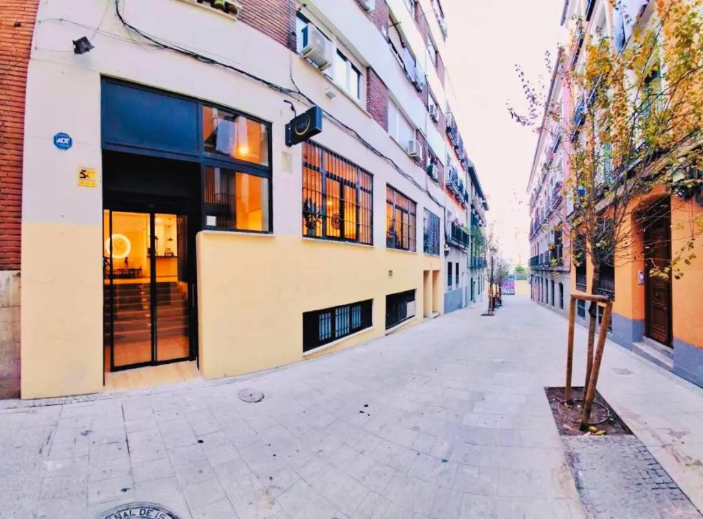Facade/entrance in Urban Inn Capsule Madrid