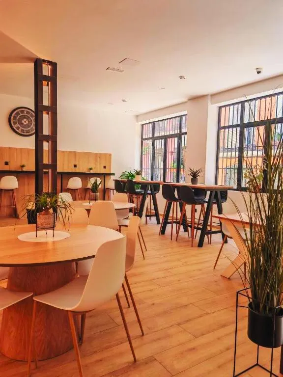 Seating area in Urban Inn Capsule Madrid