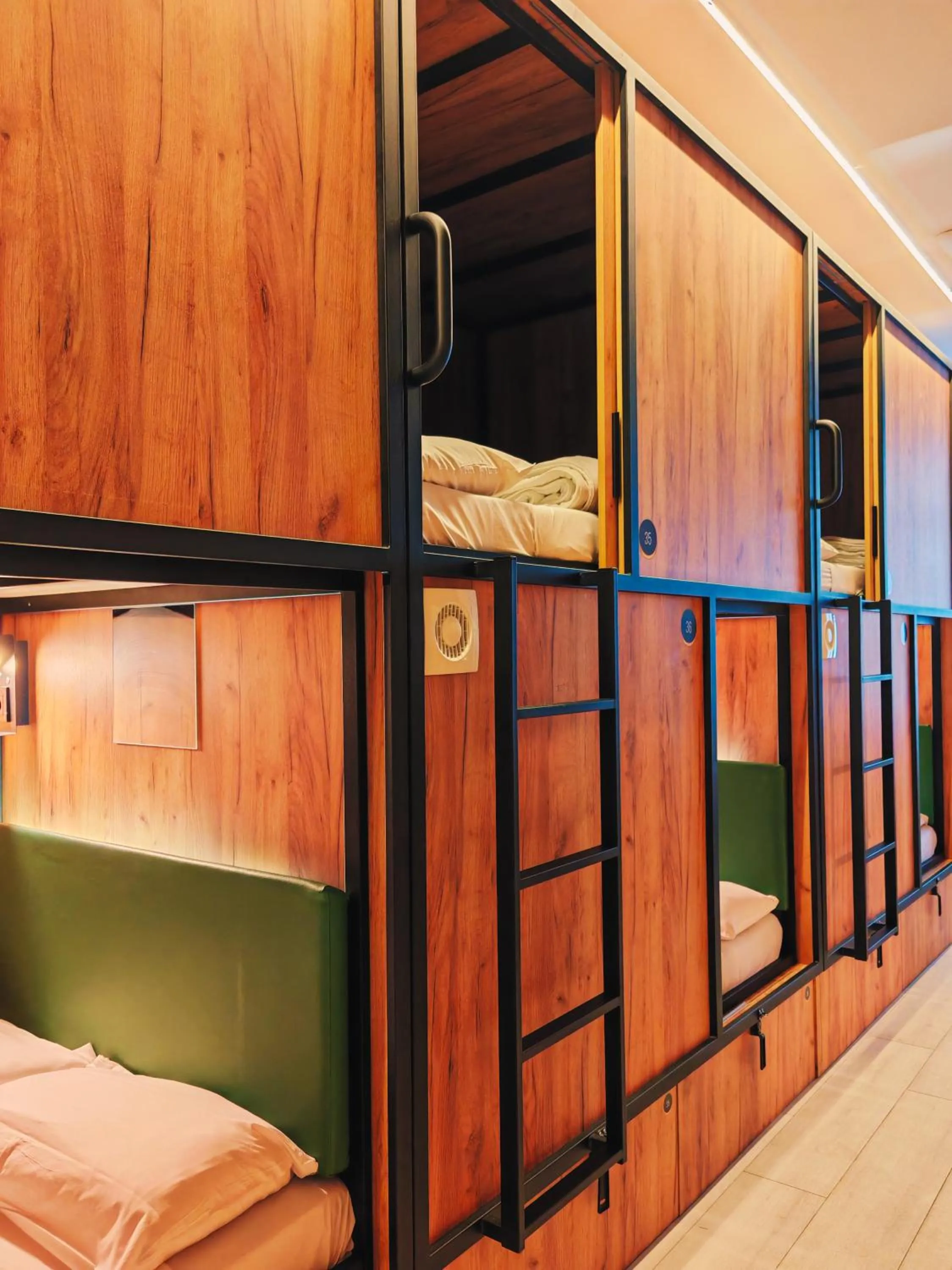 Bedroom, Bed in Urban Inn Capsule Madrid