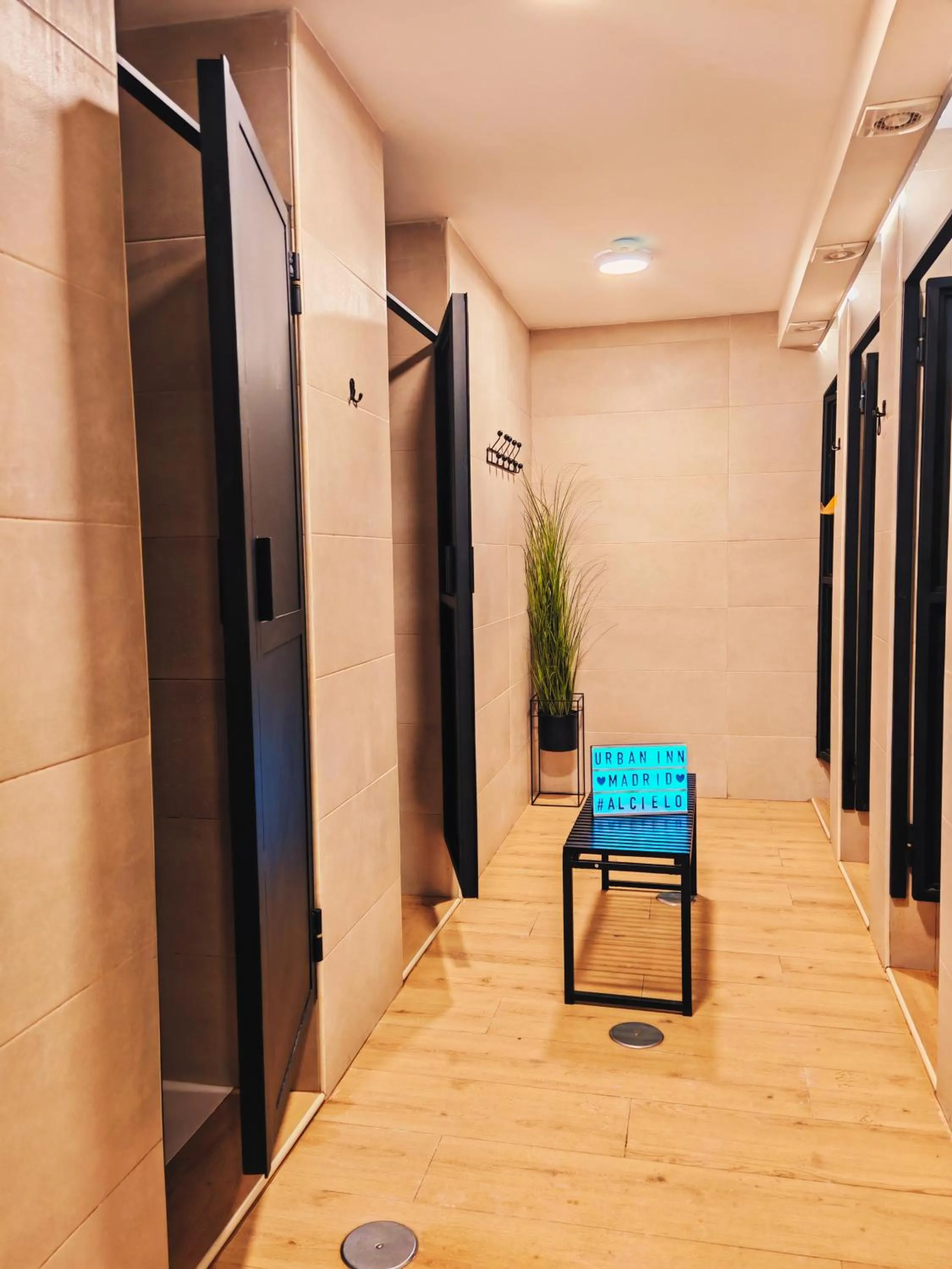 Toilet in Urban Inn Capsule Madrid