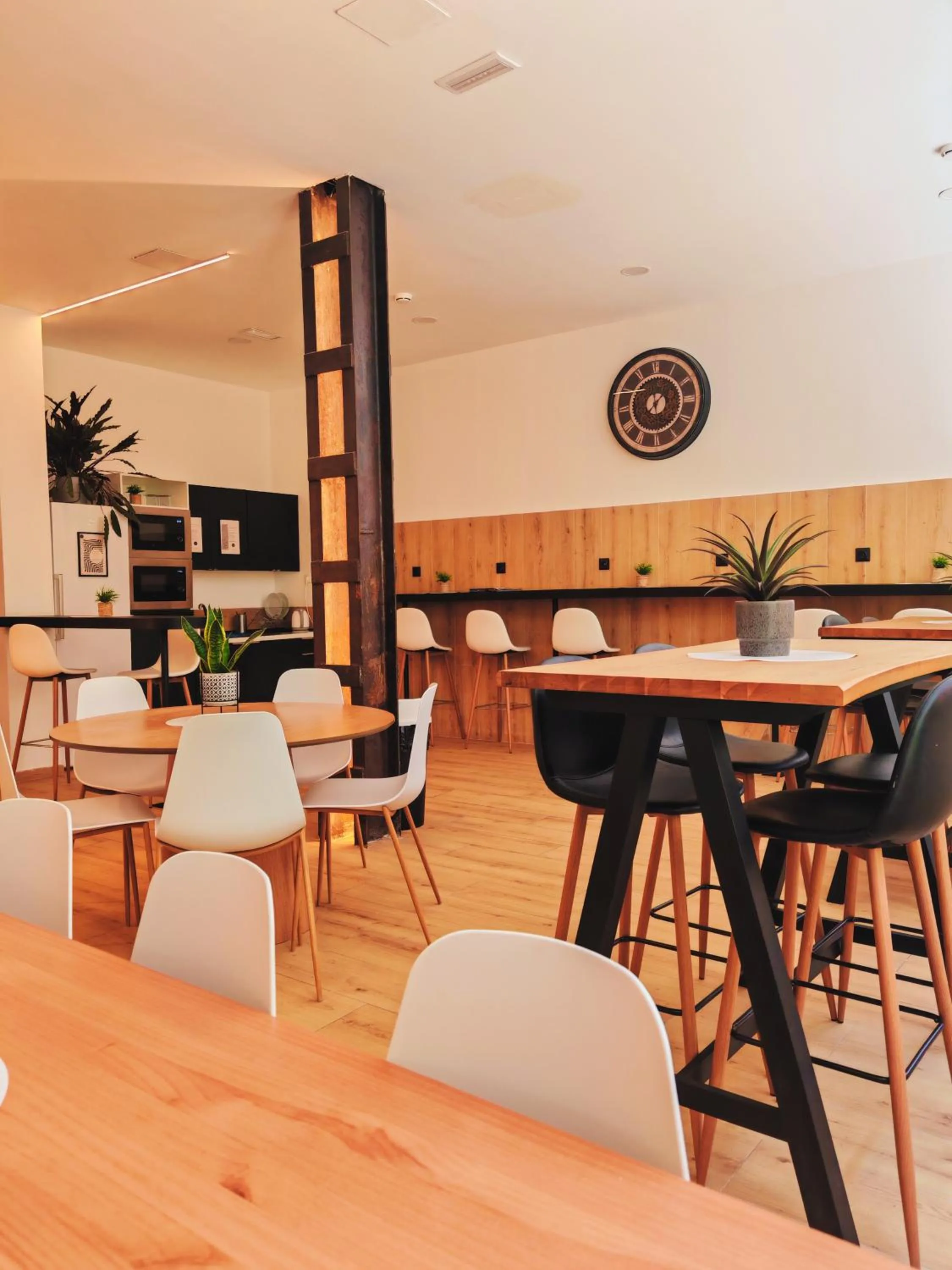 Dining area in Urban Inn Capsule Madrid