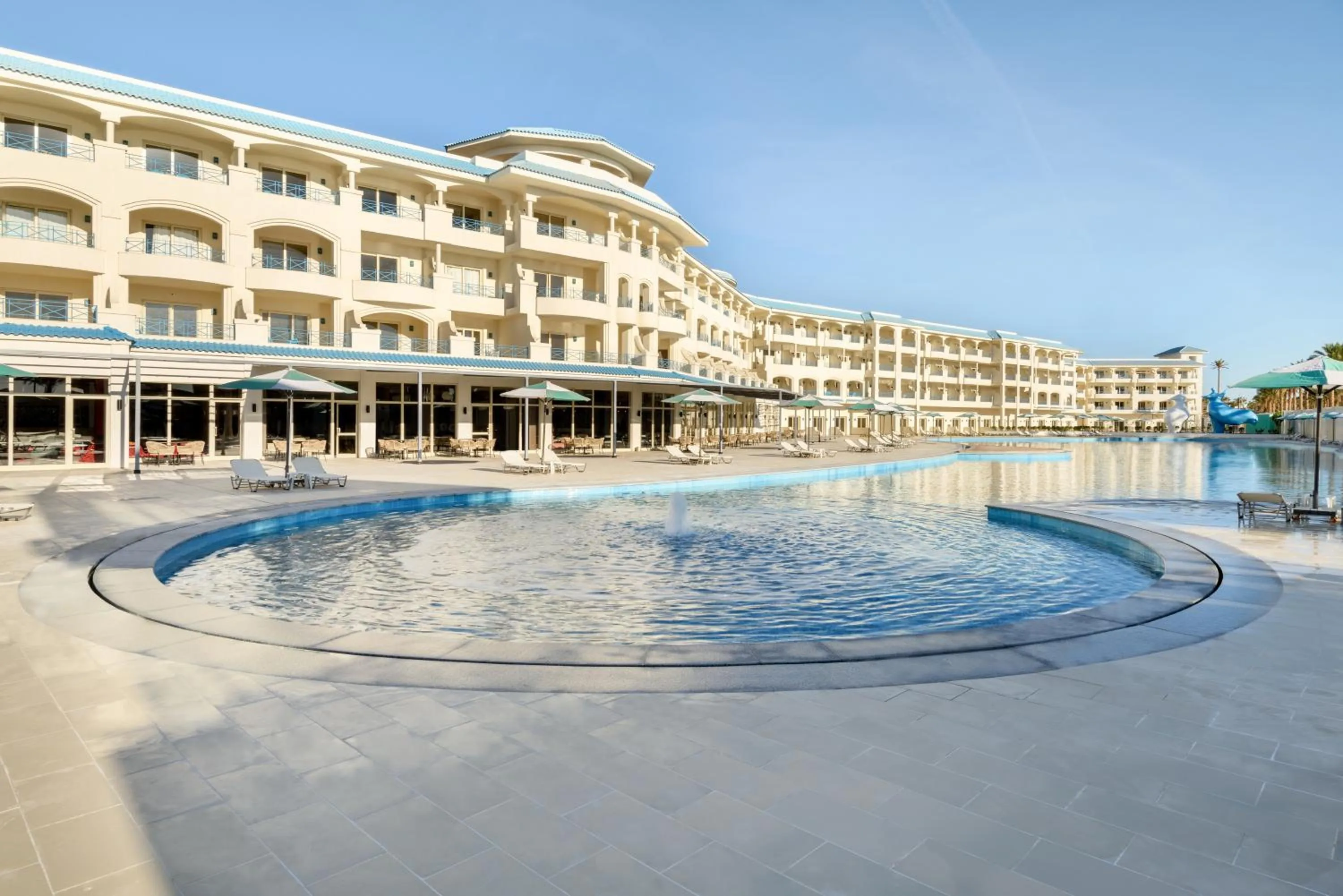 Swimming pool in Flow Spectrum Resort Sahl Hasheesh