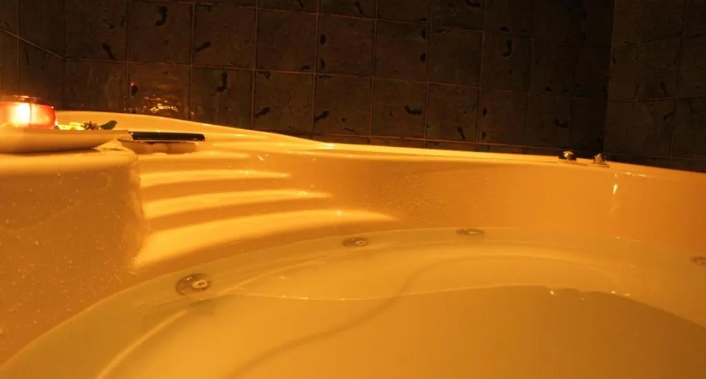 Hot Tub in Hotel L' Orto degli Otelli