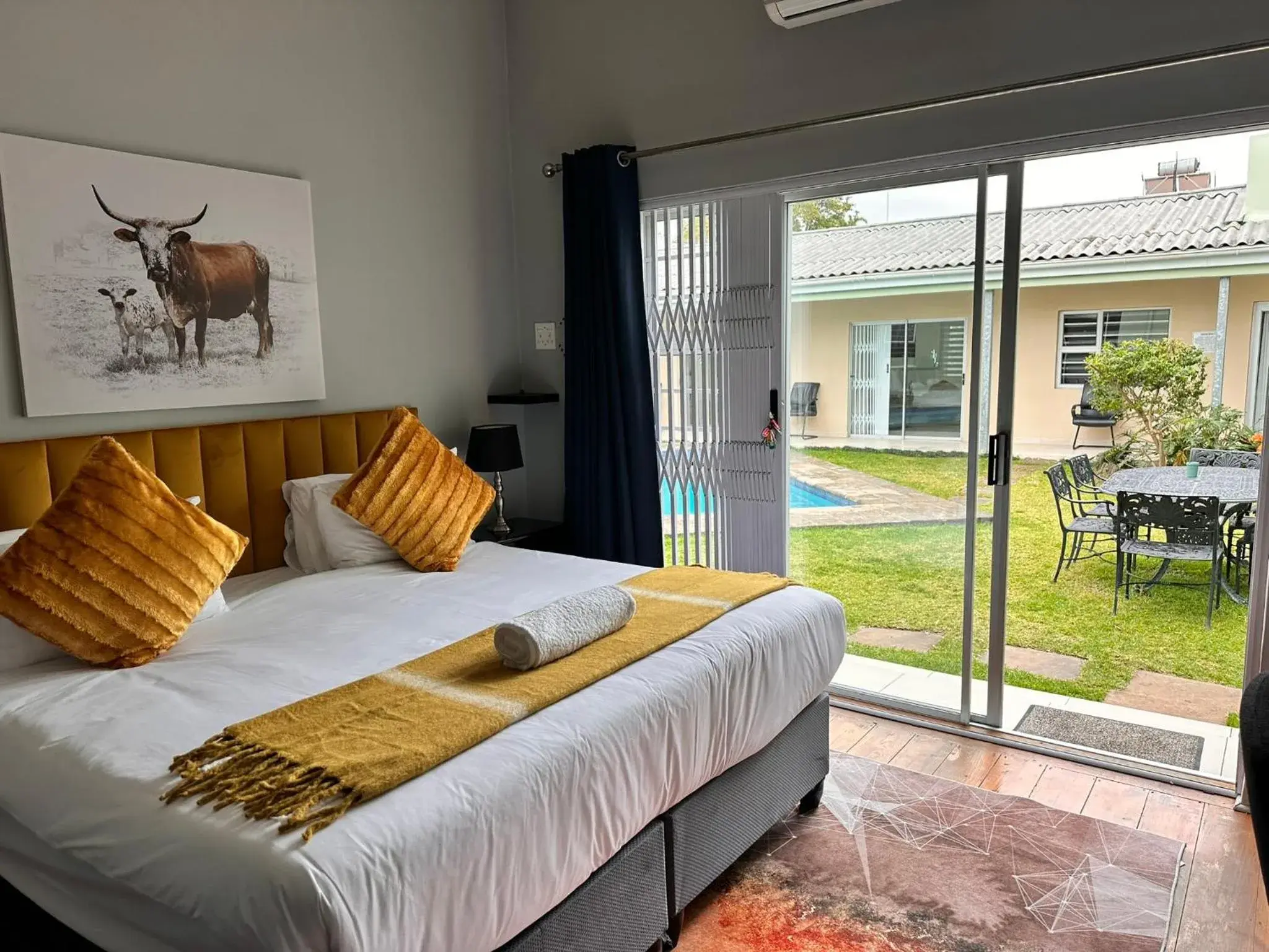 Double Room with Pool View in Fusion House B&B and Conference Venue Double Room with Pool View in Fusion House B&B and Conference Venue