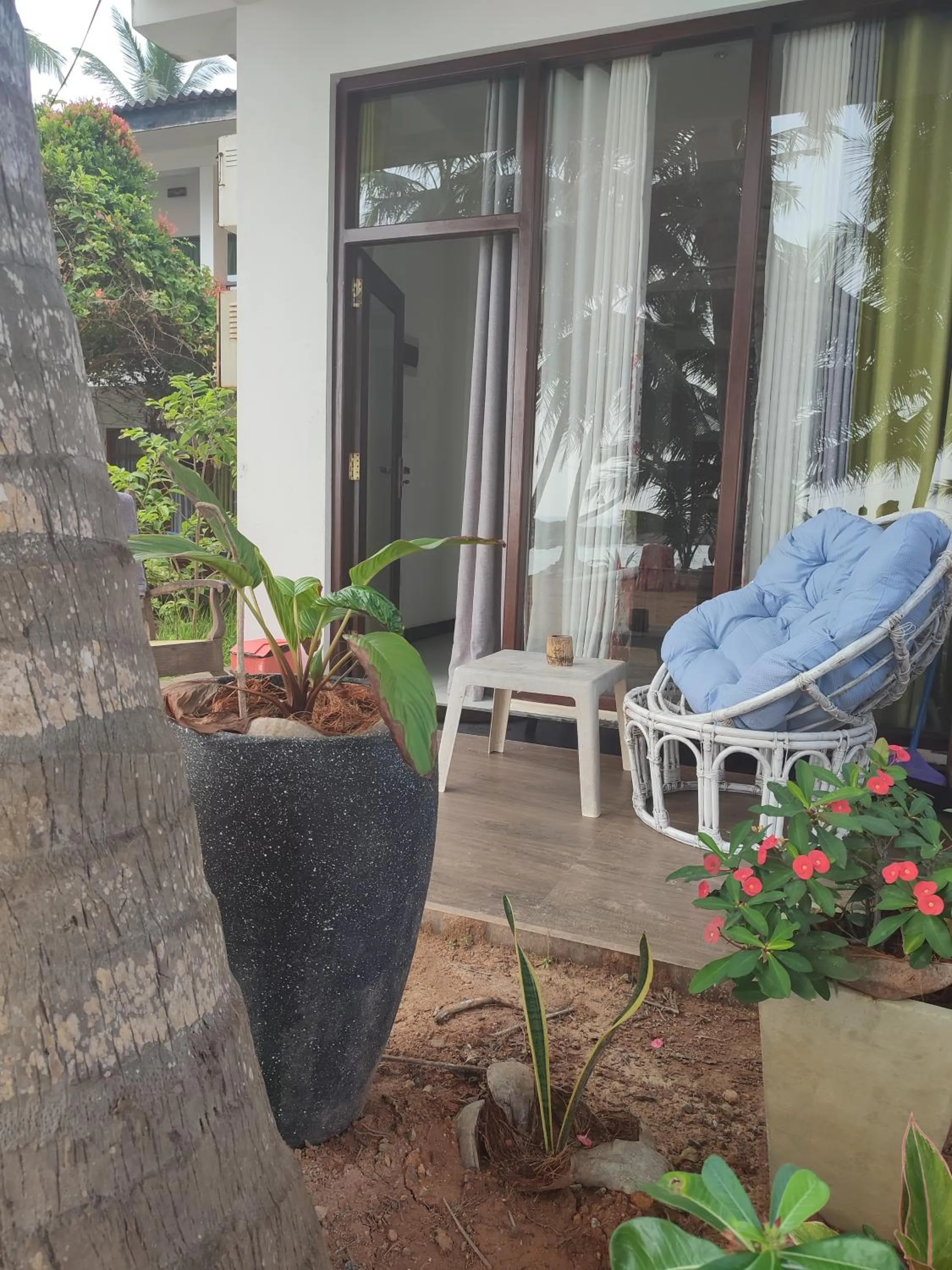 Garden in Coconut Palm beach restaurant and rooms