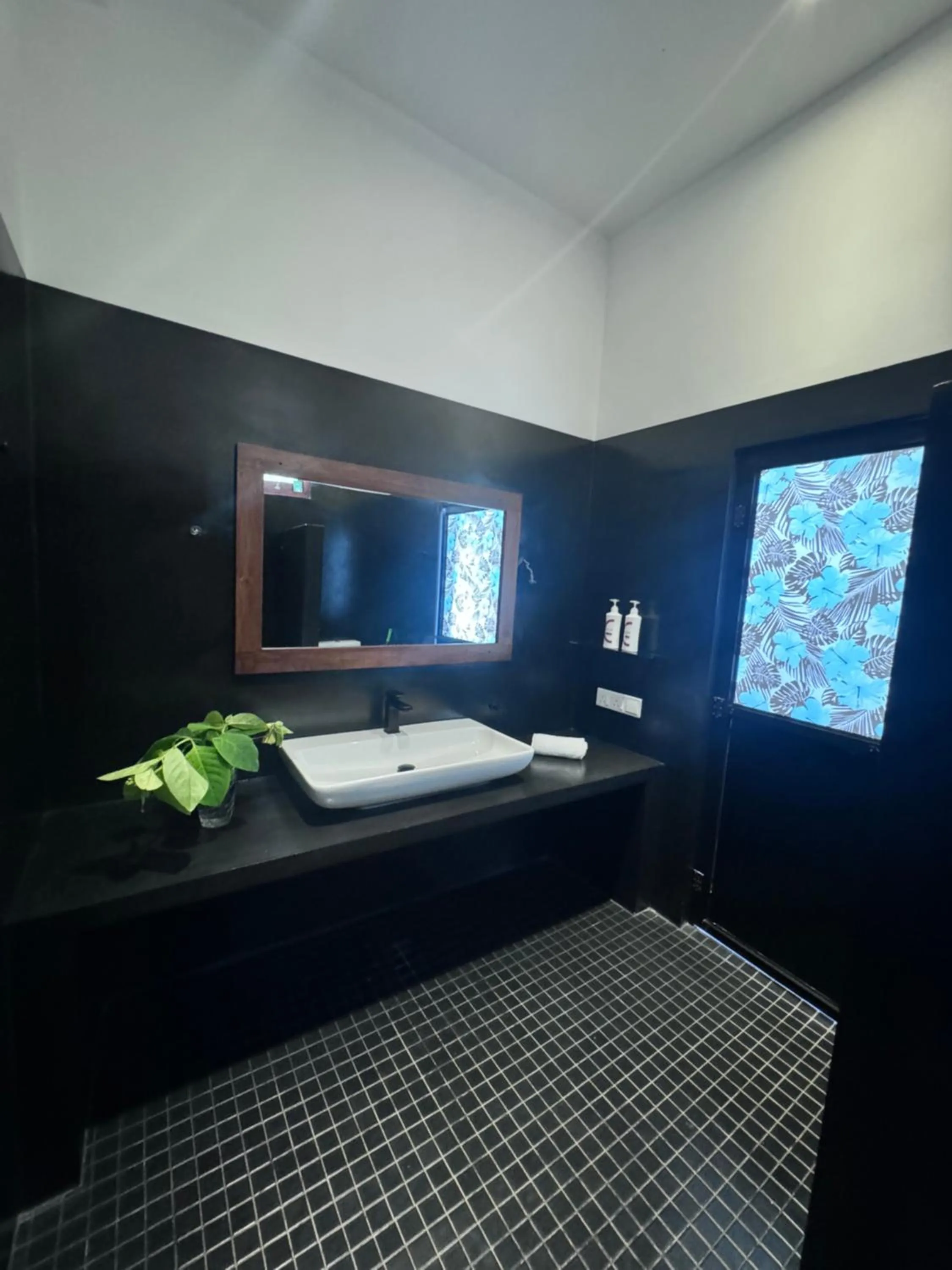 Bathroom in Coconut Palm beach restaurant and rooms