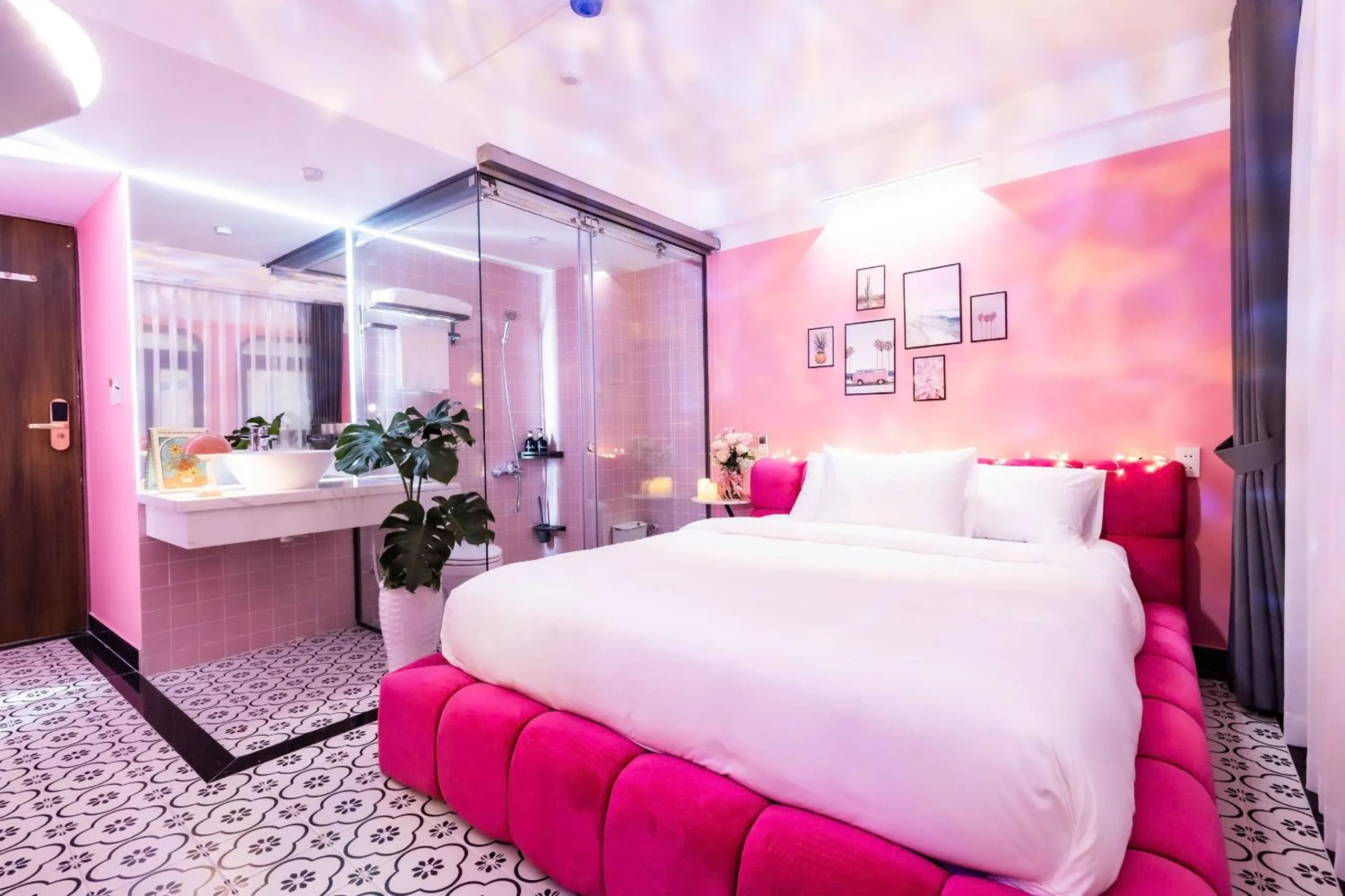 Shower in Cosy Hotel