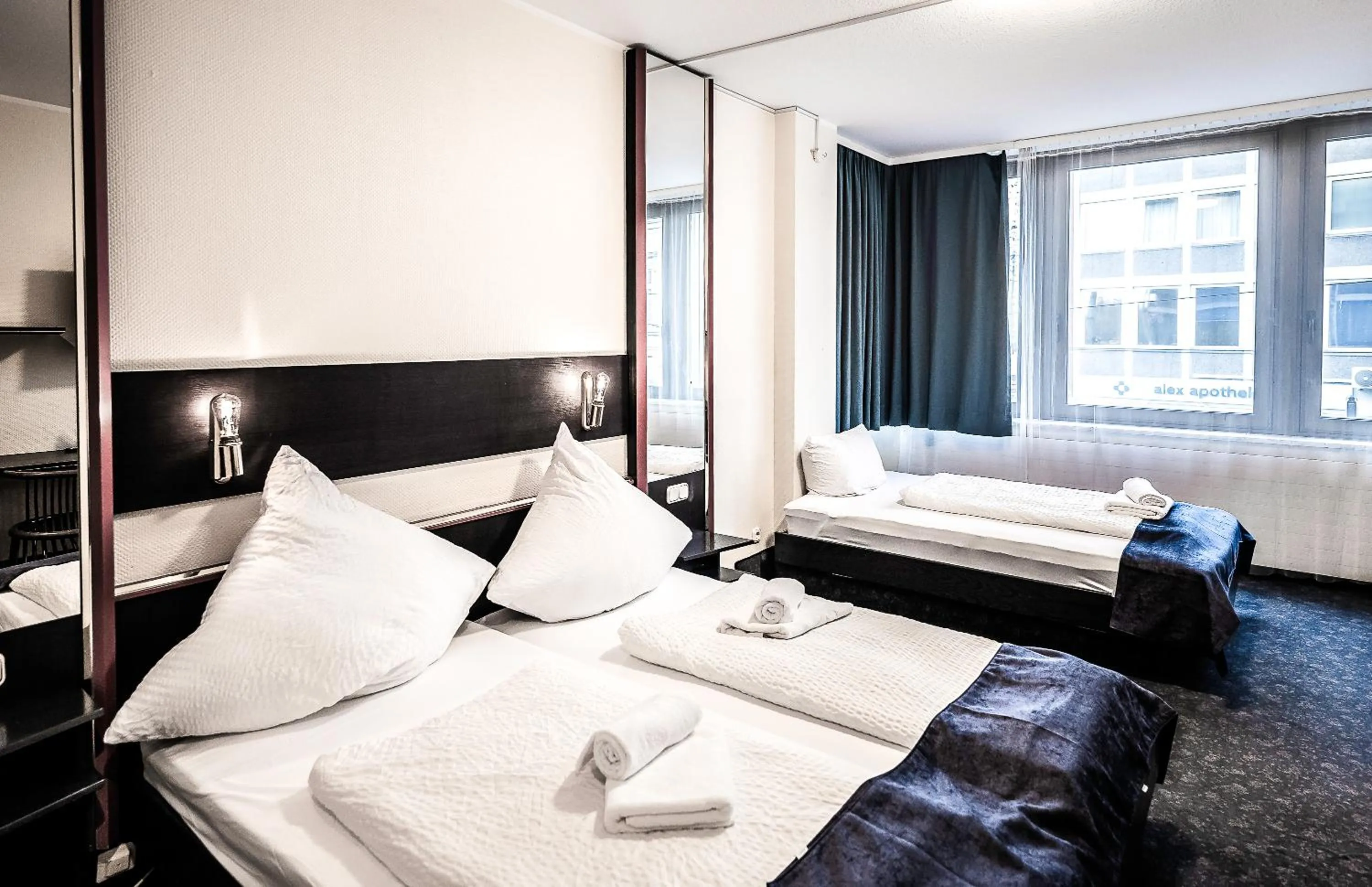 Photo of the whole room, Bed in Hotel Mirage Düsseldorf-Neuss