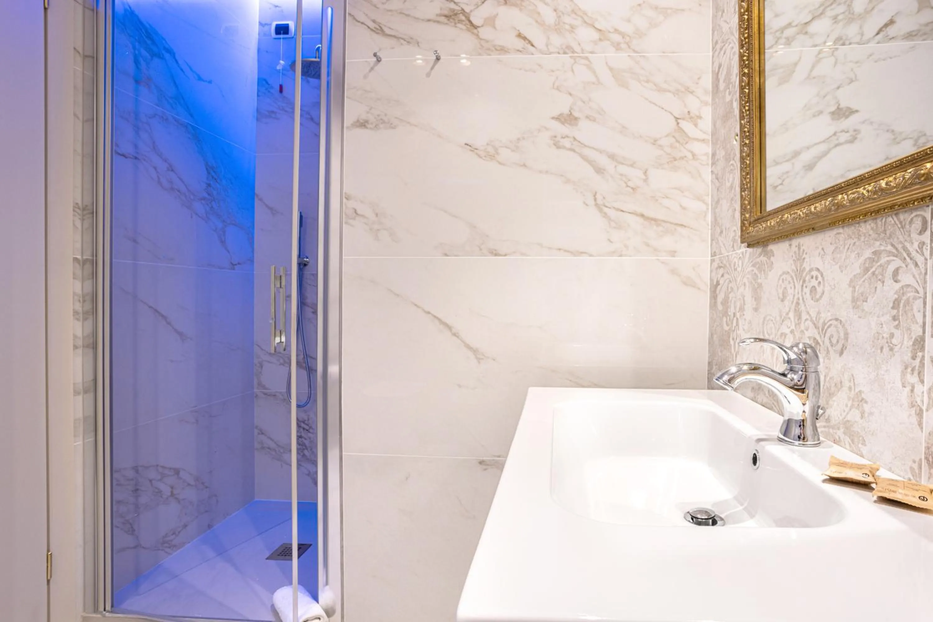 Shower in Antico Portego