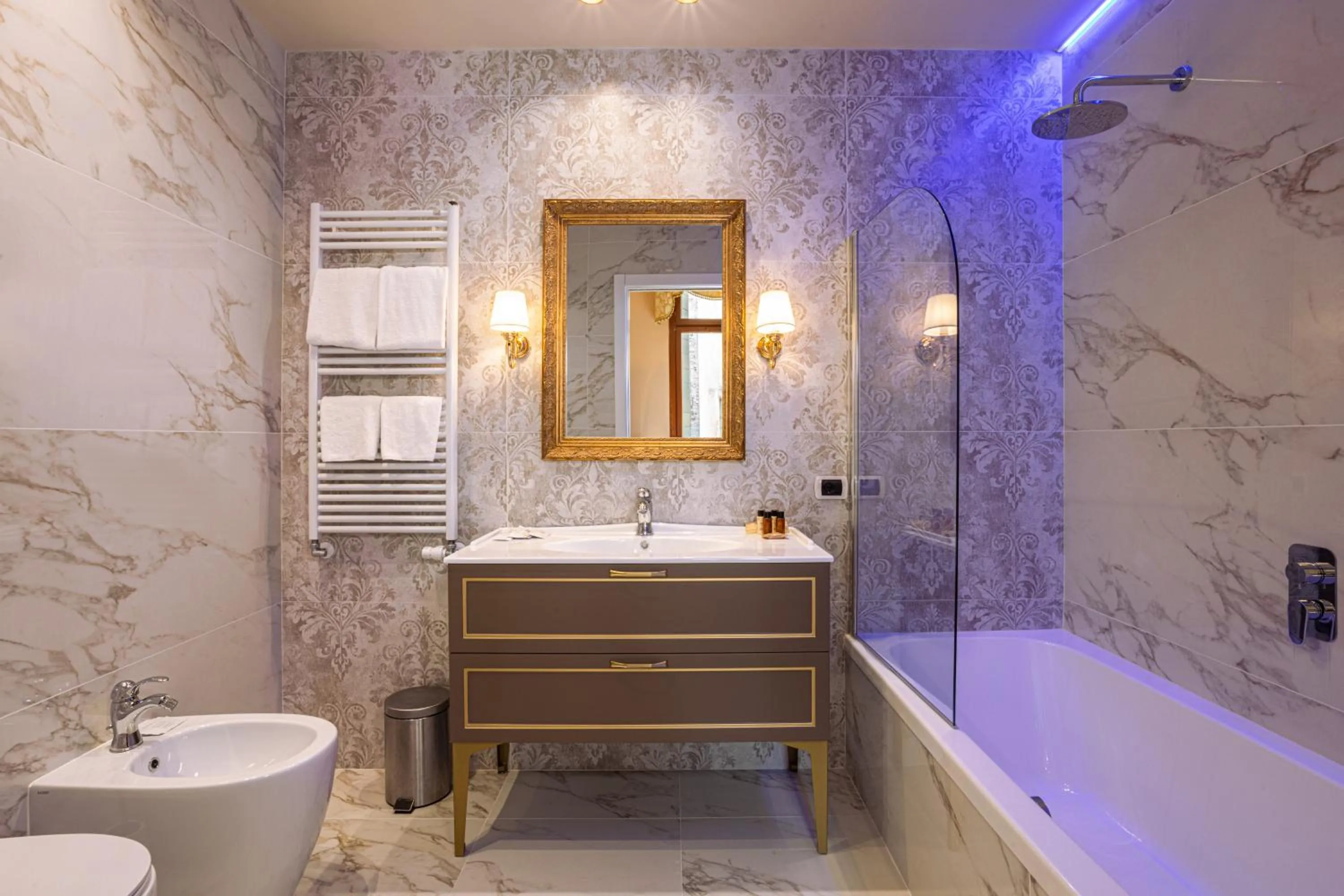 Shower in Antico Portego