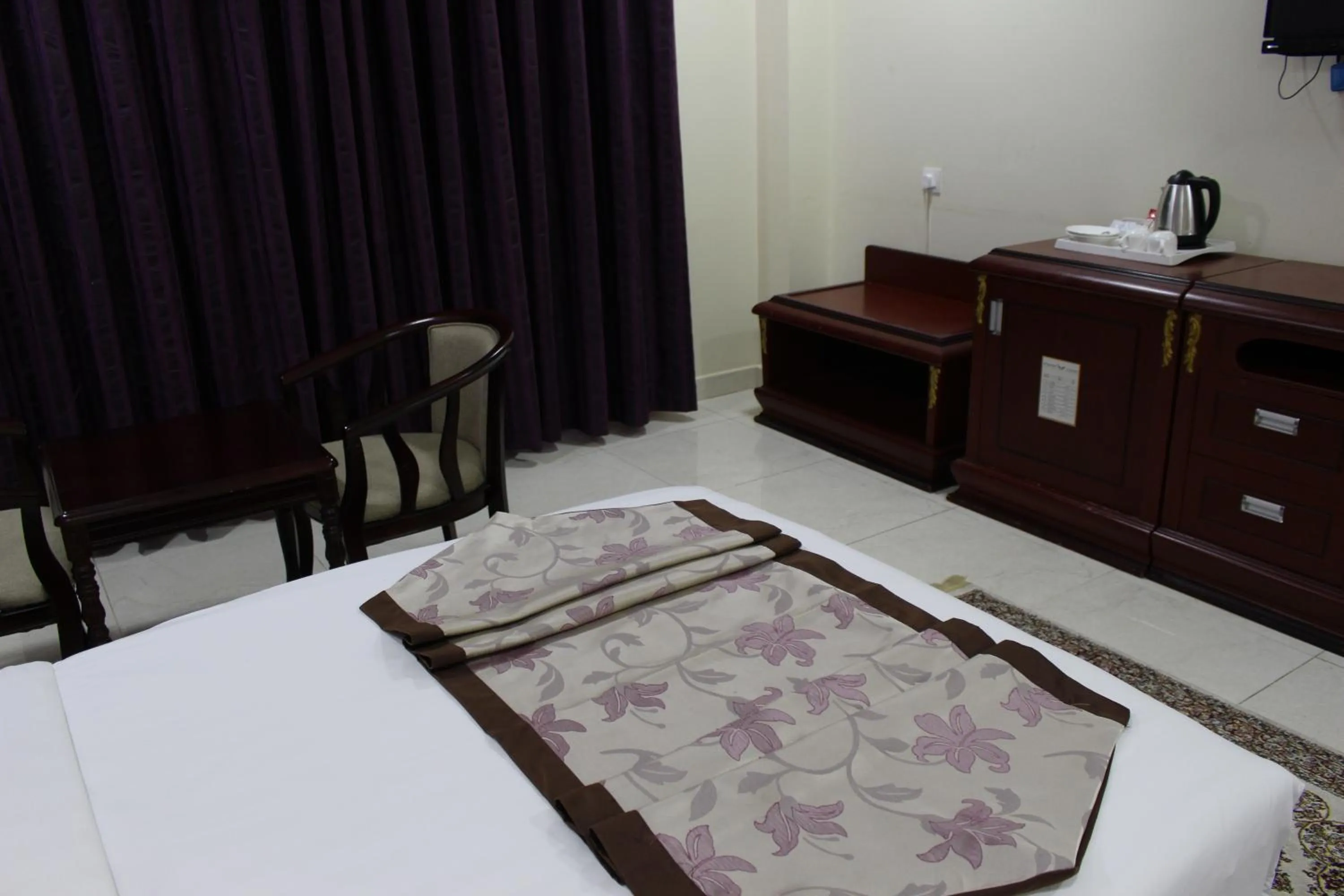 Bed in Al Diyar Hotel