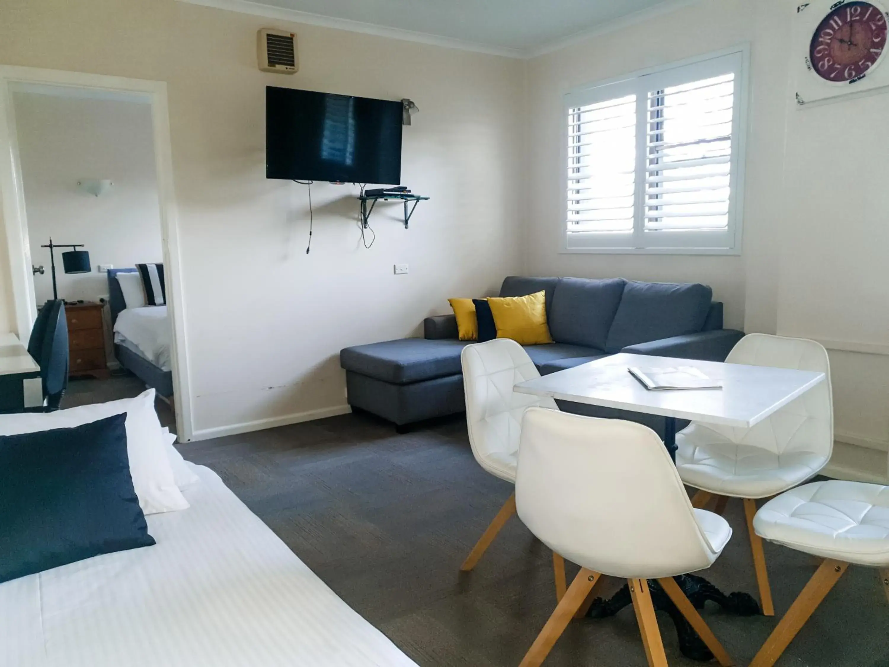 One-Bedroom Apartment with Views in Bay & Basin One-Bedroom Apartment with Views in Bay & Basin