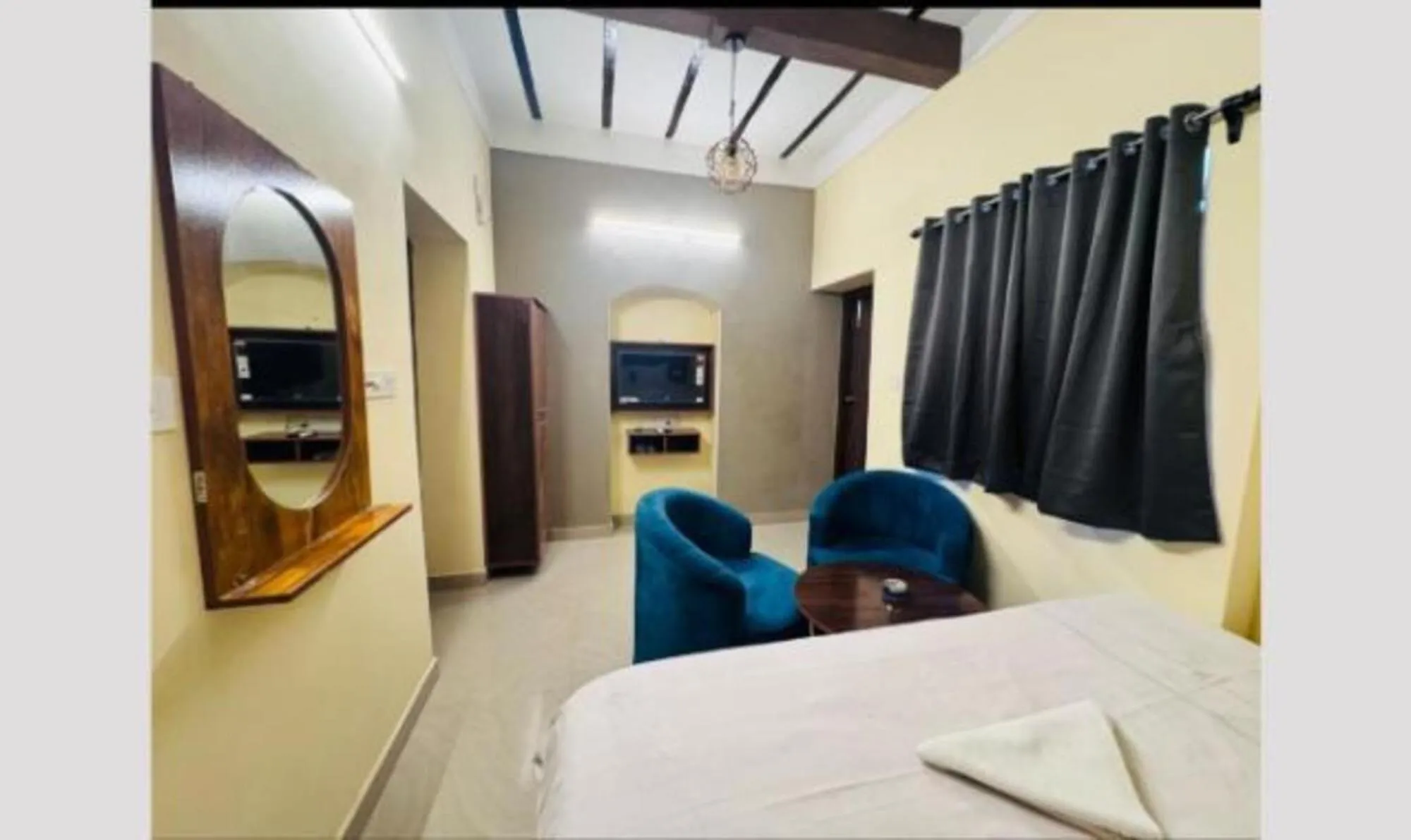 Bed in FabHotel HI Rise