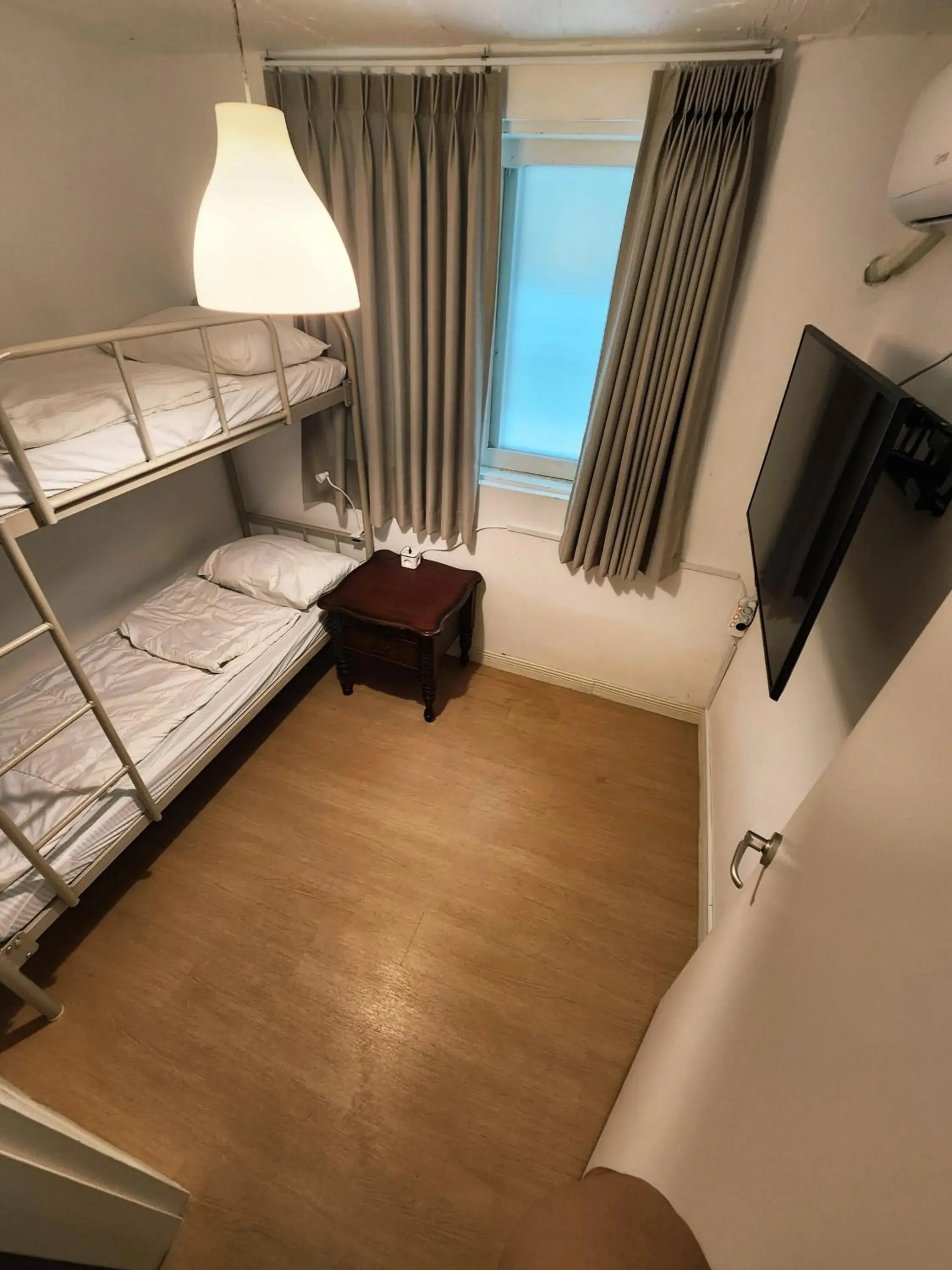 Budget Twin Room in Hostel Fellaz Budget Twin Room in Hostel Fellaz