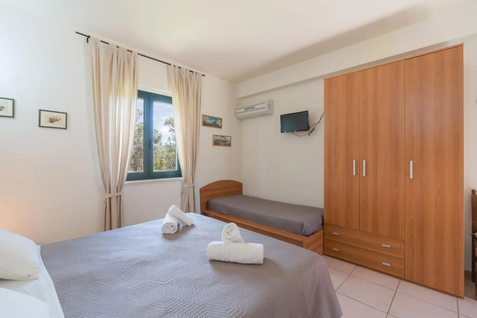 Bedroom, Bed in La Piana degli Ulivi