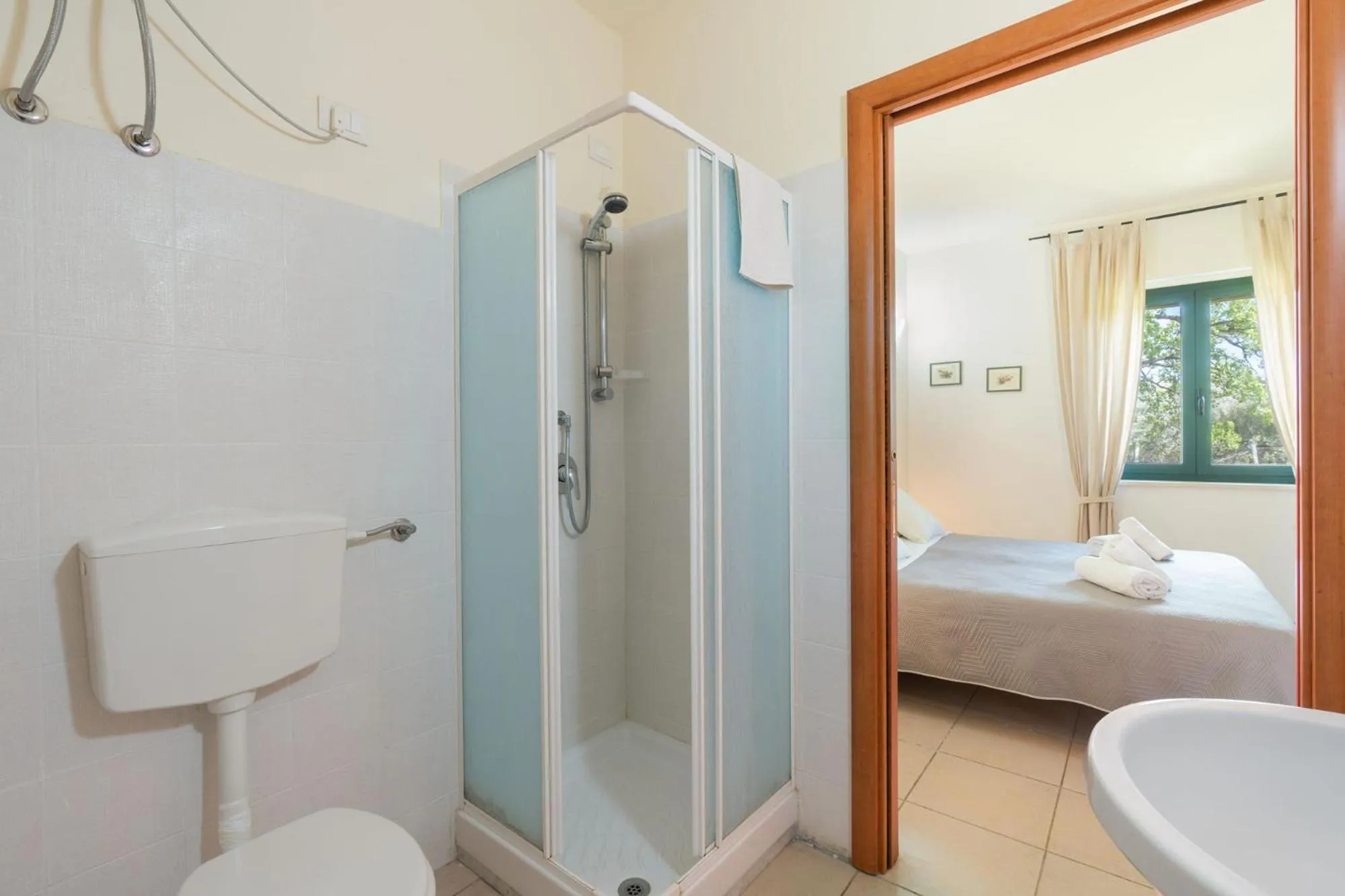 Bathroom, Bed in La Piana degli Ulivi