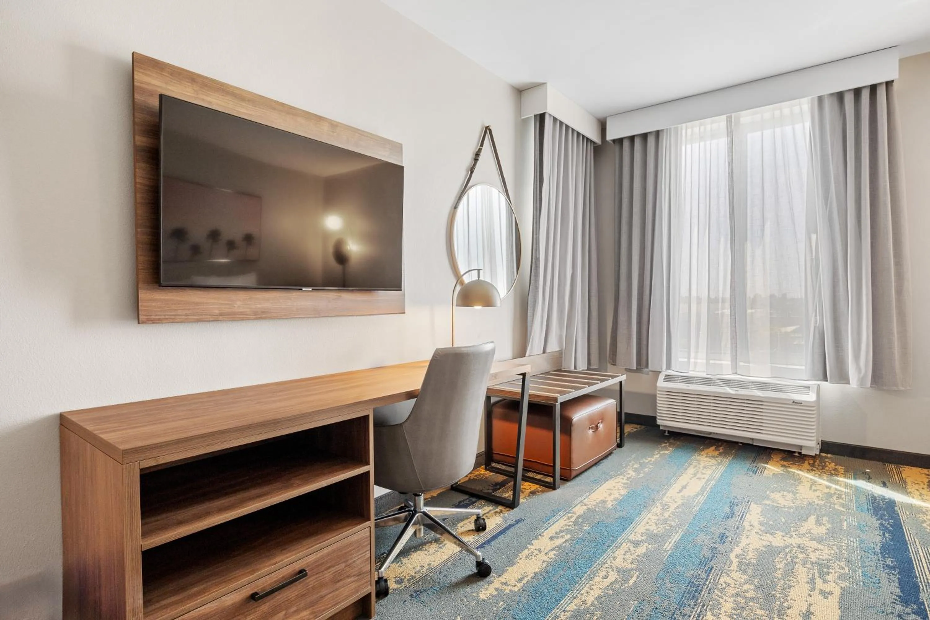 TV and multimedia in La Quinta Inn & Suites by Wyndham La Habra