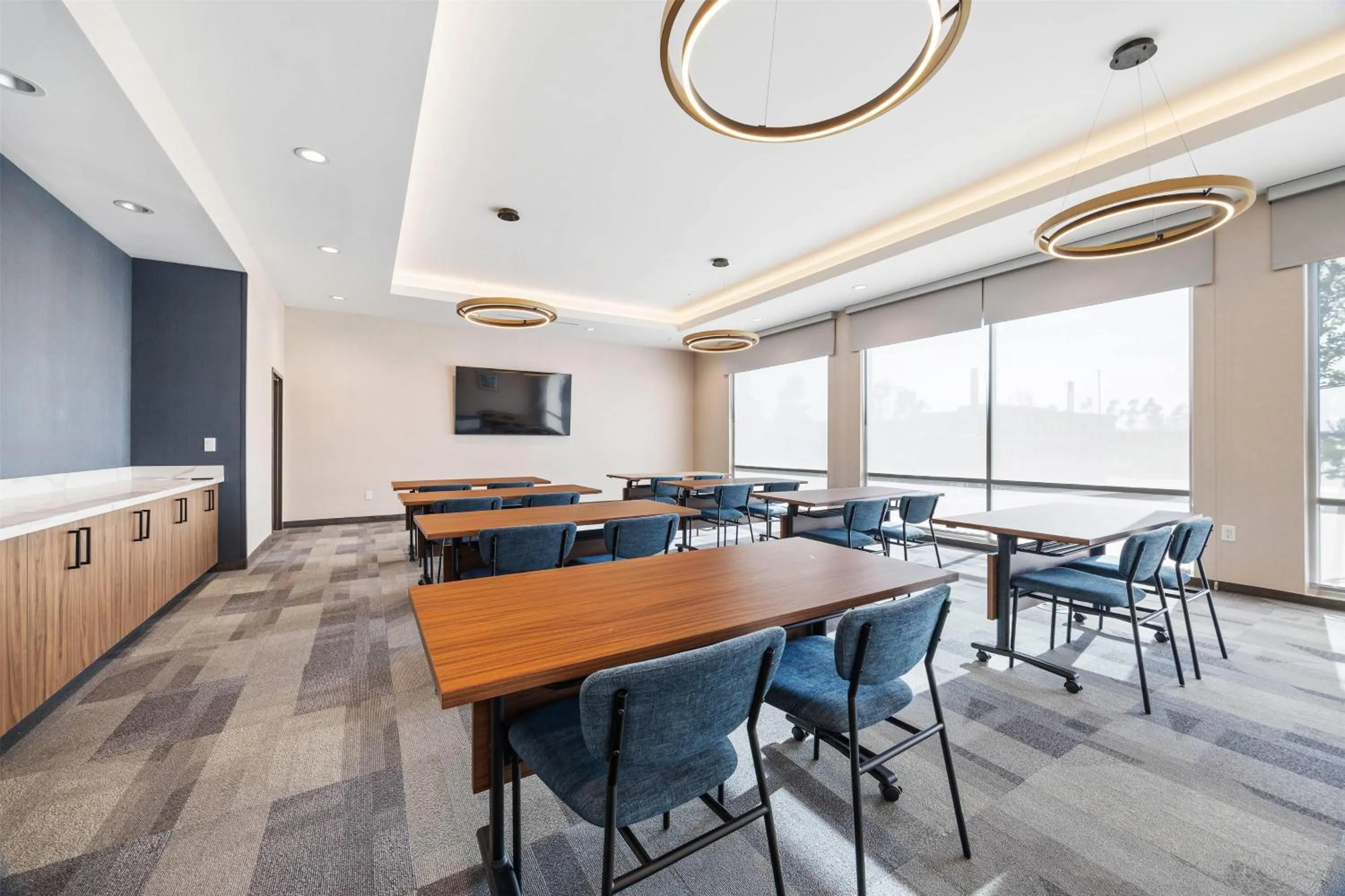 Meeting/conference room in La Quinta Inn & Suites by Wyndham La Habra