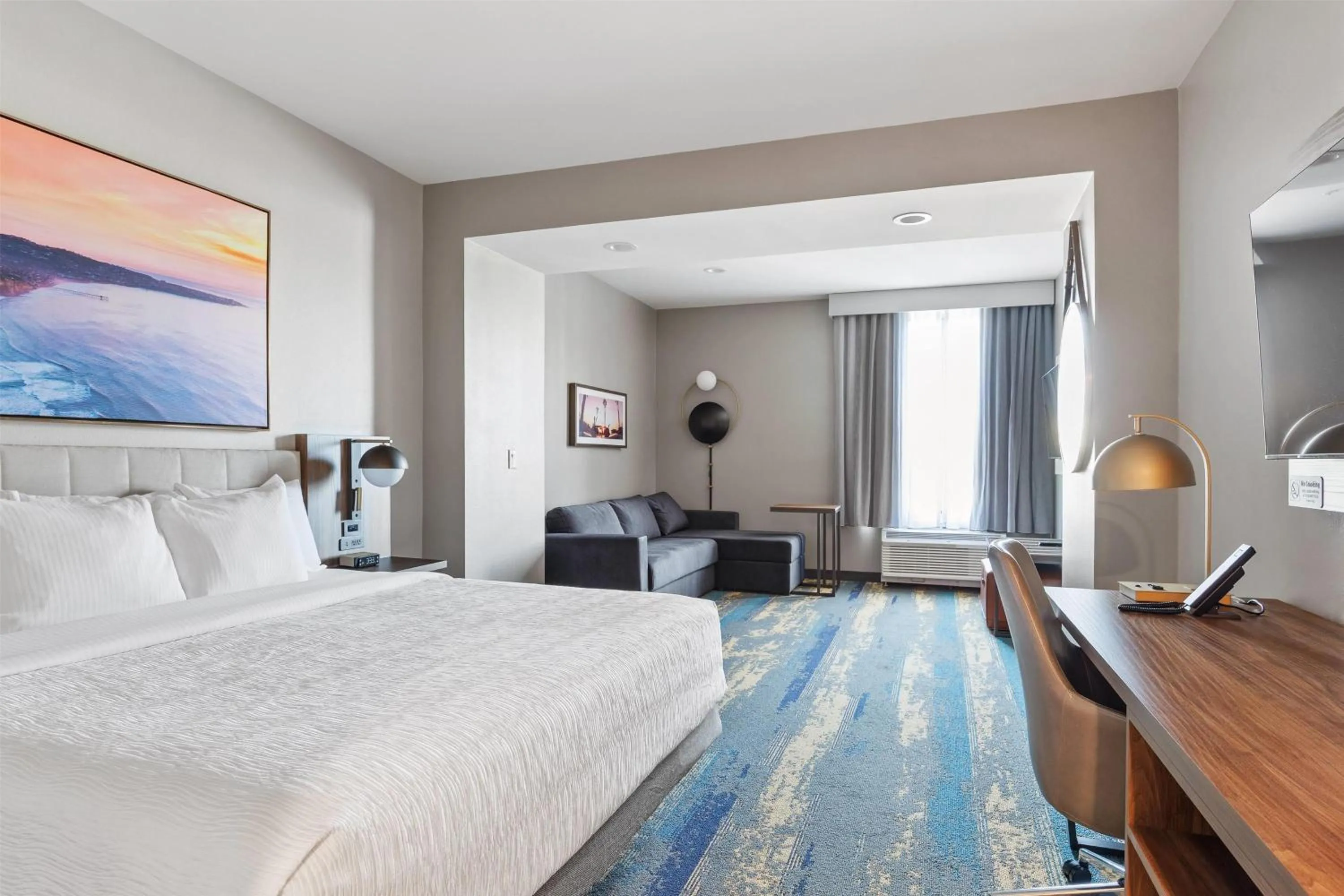 Photo of the whole room, Bed in La Quinta Inn & Suites by Wyndham La Habra