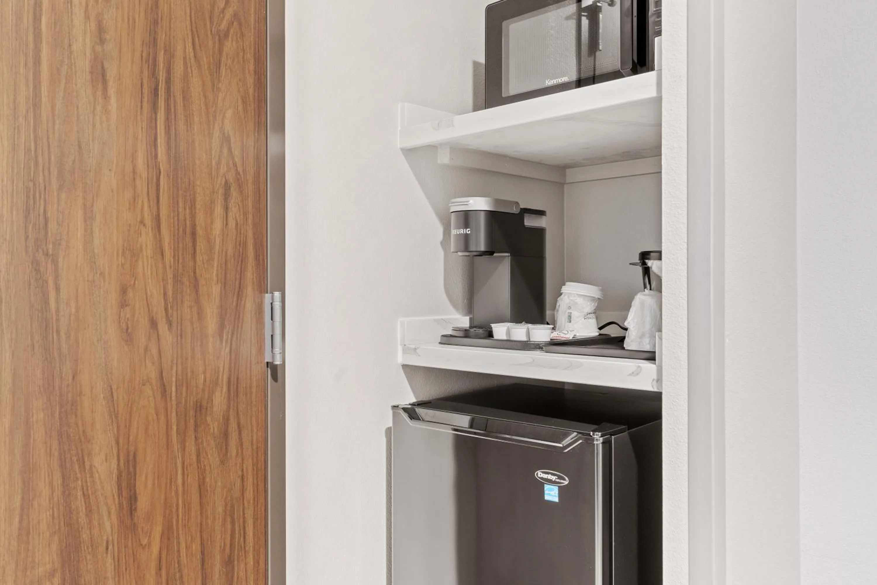 microwave in La Quinta Inn & Suites by Wyndham La Habra