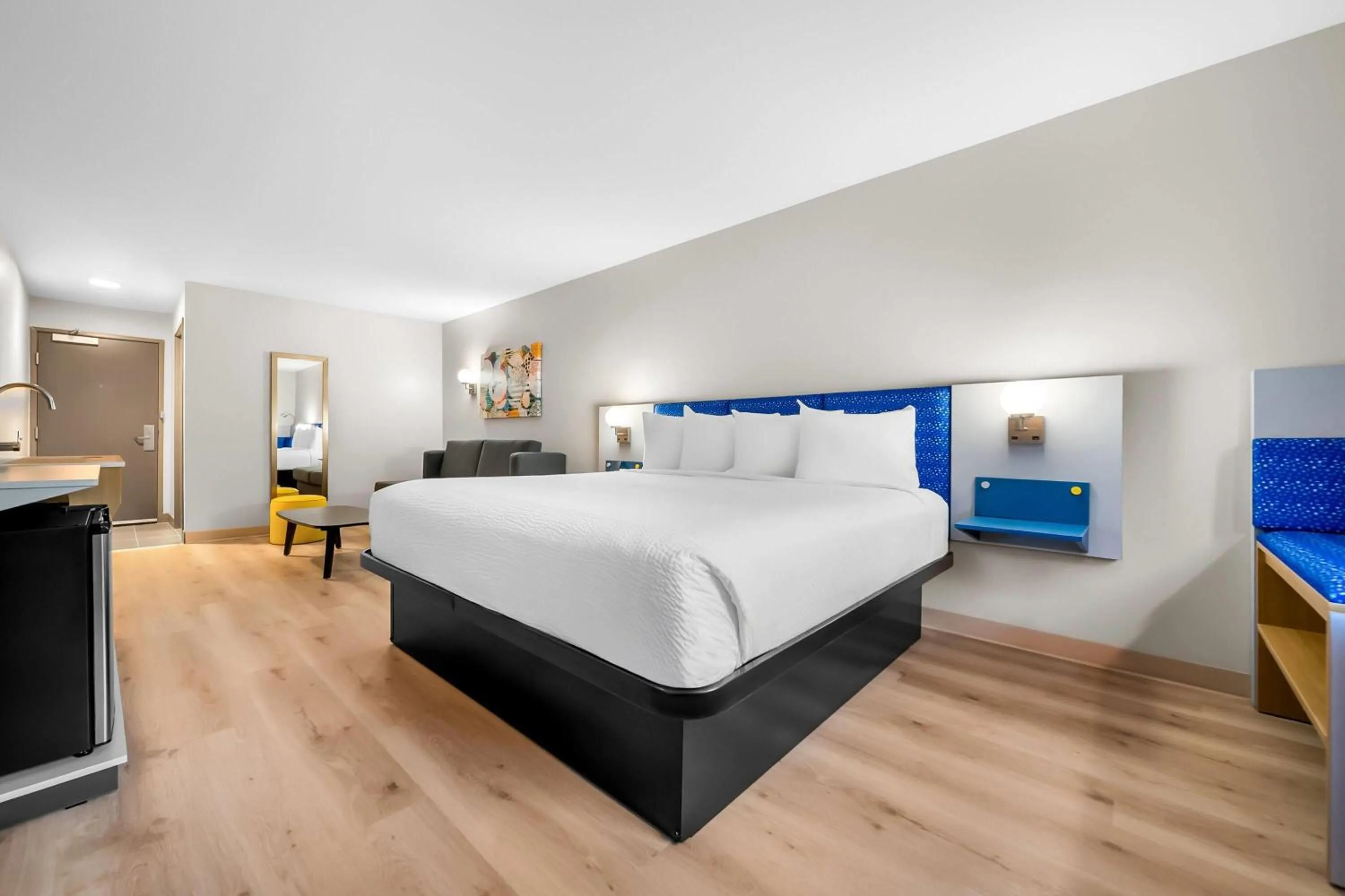 Photo of the whole room, Bed in Microtel Inn & Suites by Wyndham Prattville Montgomery