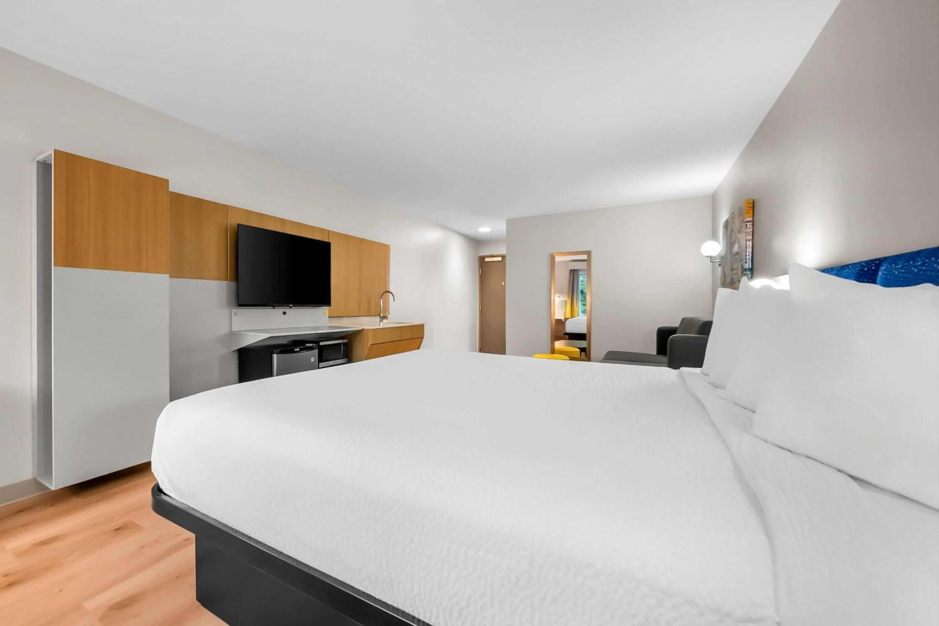 Photo of the whole room, Bed in Microtel Inn & Suites by Wyndham Prattville Montgomery