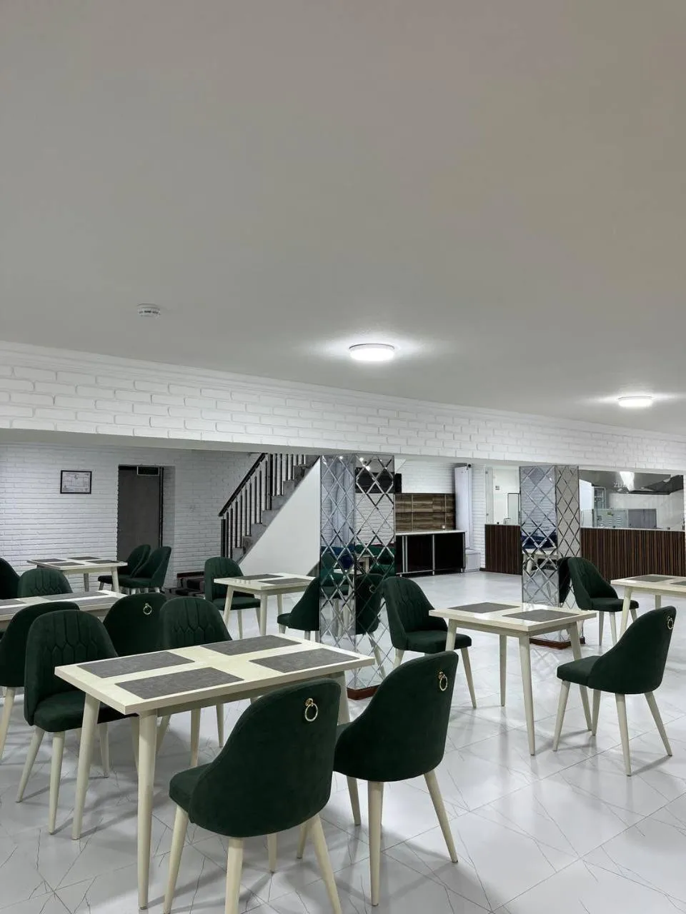 Restaurant/places to eat in Zehra Hotel