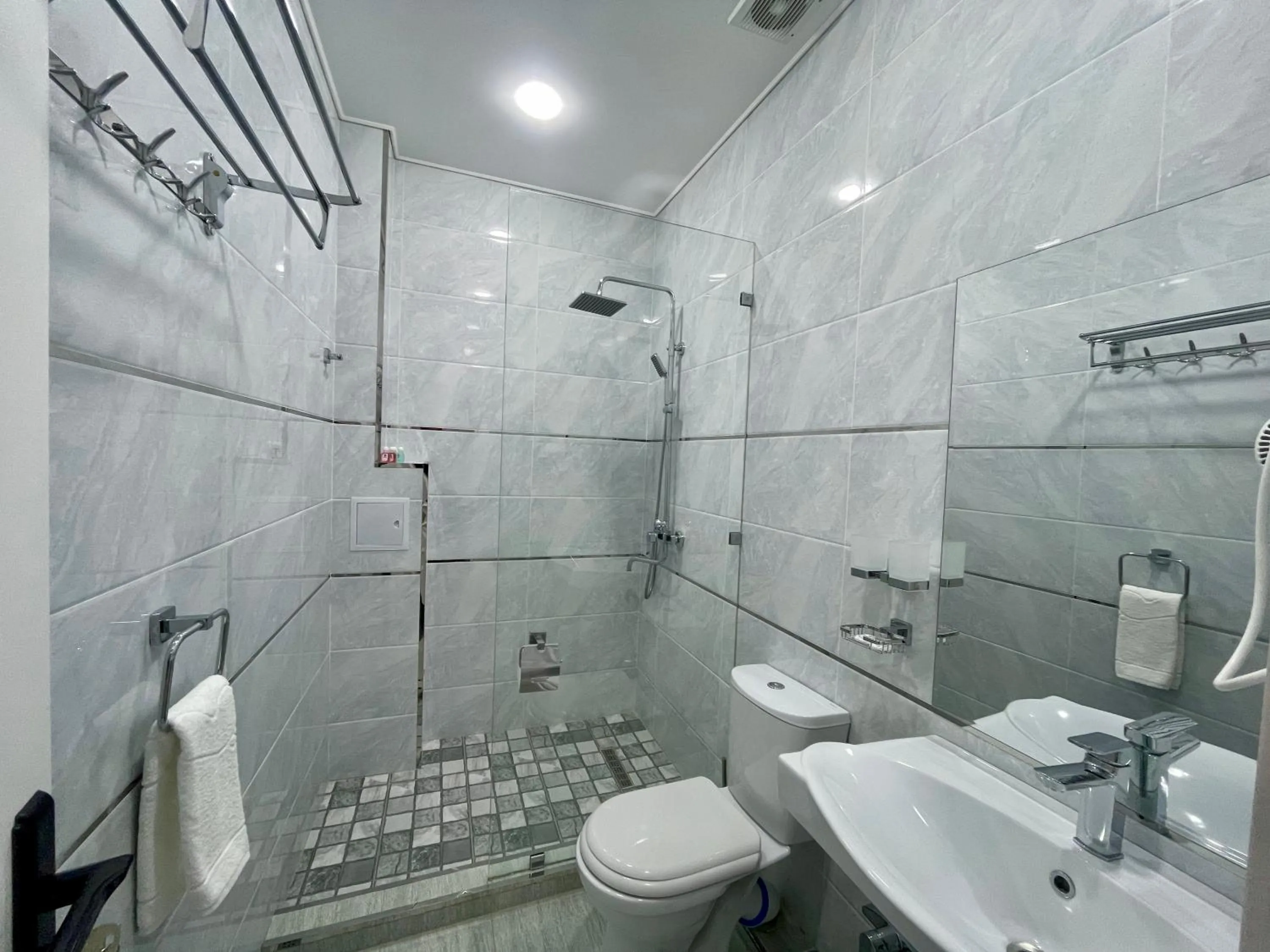 Bathroom in Zehra Hotel