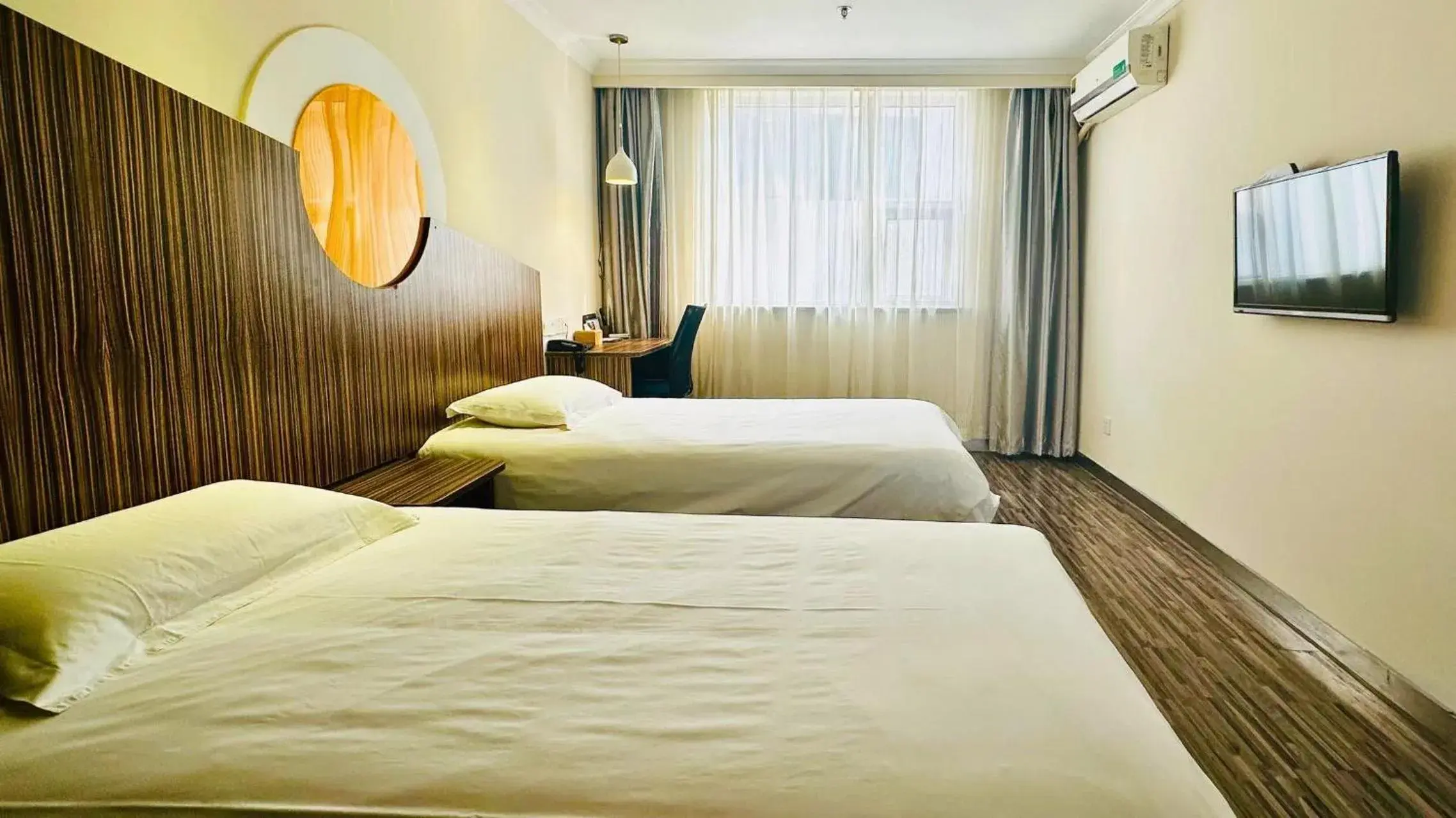 Deluxe Twin Room in Shanghai Zhongan Hotel Xizang North Road Subway Station Branch Deluxe Twin Room in Shanghai Zhongan Hotel Xizang North Road Subway Station Branch