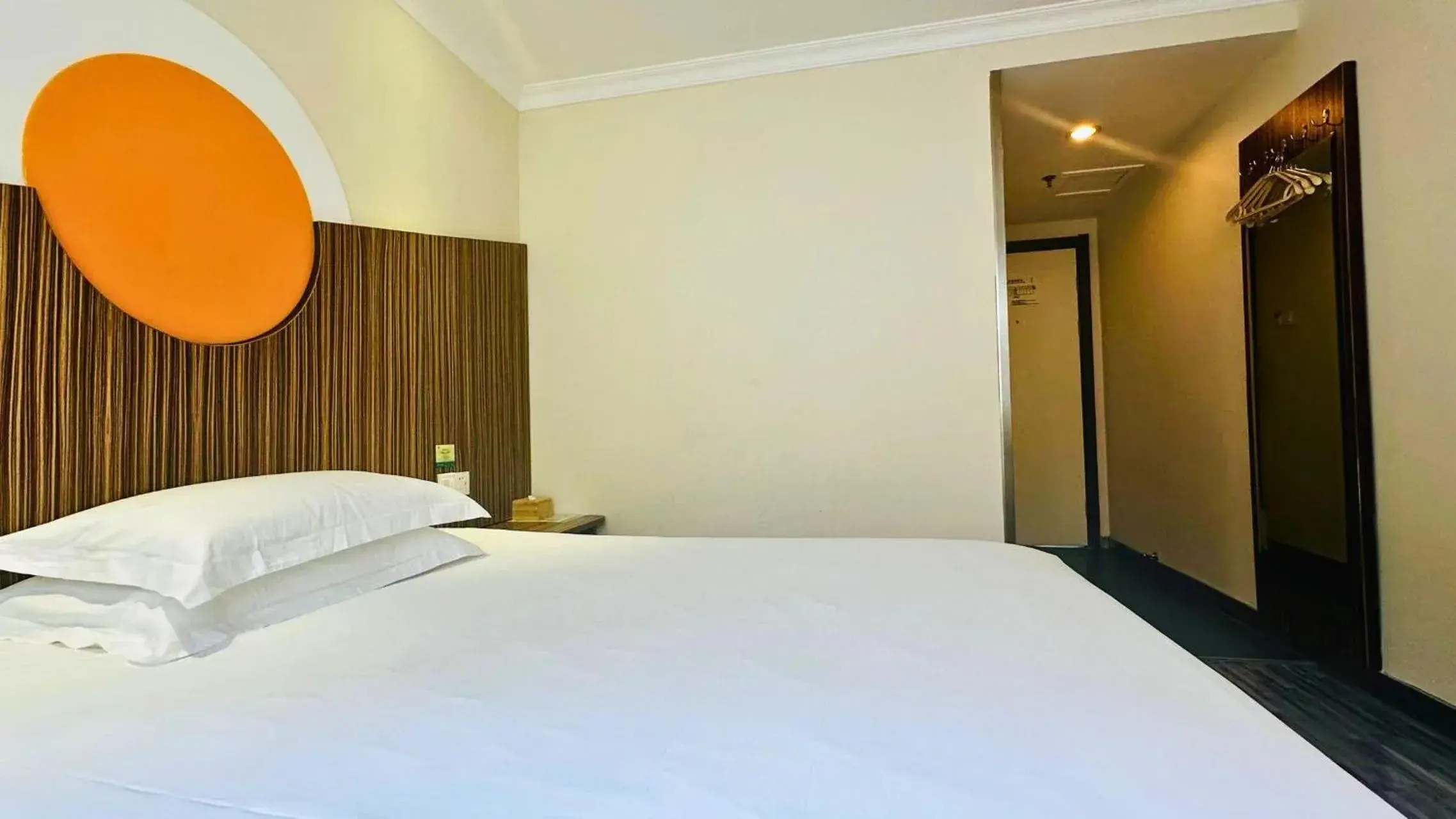 Budget Double Room in Shanghai Zhongan Hotel Xizang North Road Subway Station Branch Budget Double Room in Shanghai Zhongan Hotel Xizang North Road Subway Station Branch