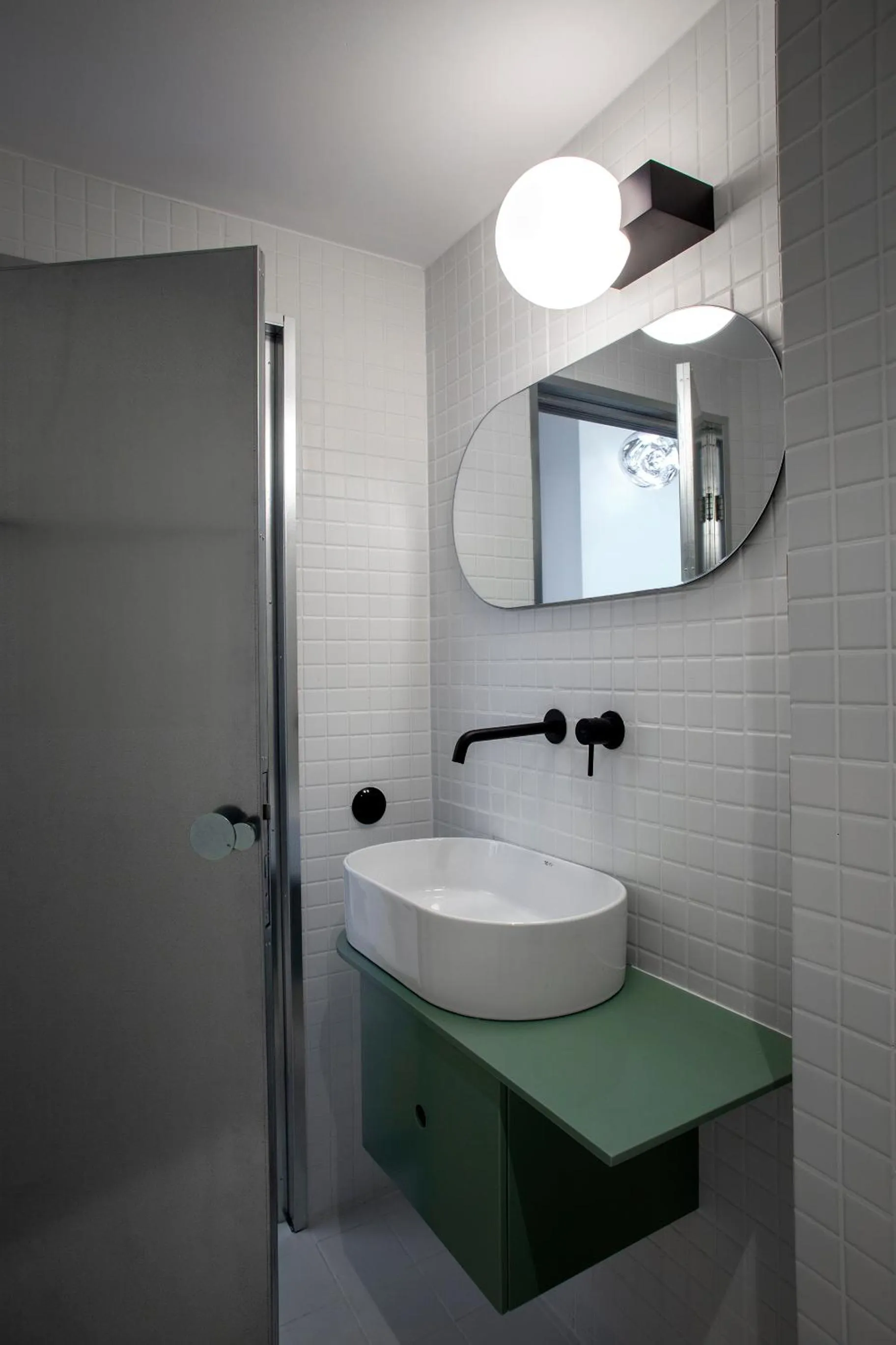 Shower in Hipsters Hotel