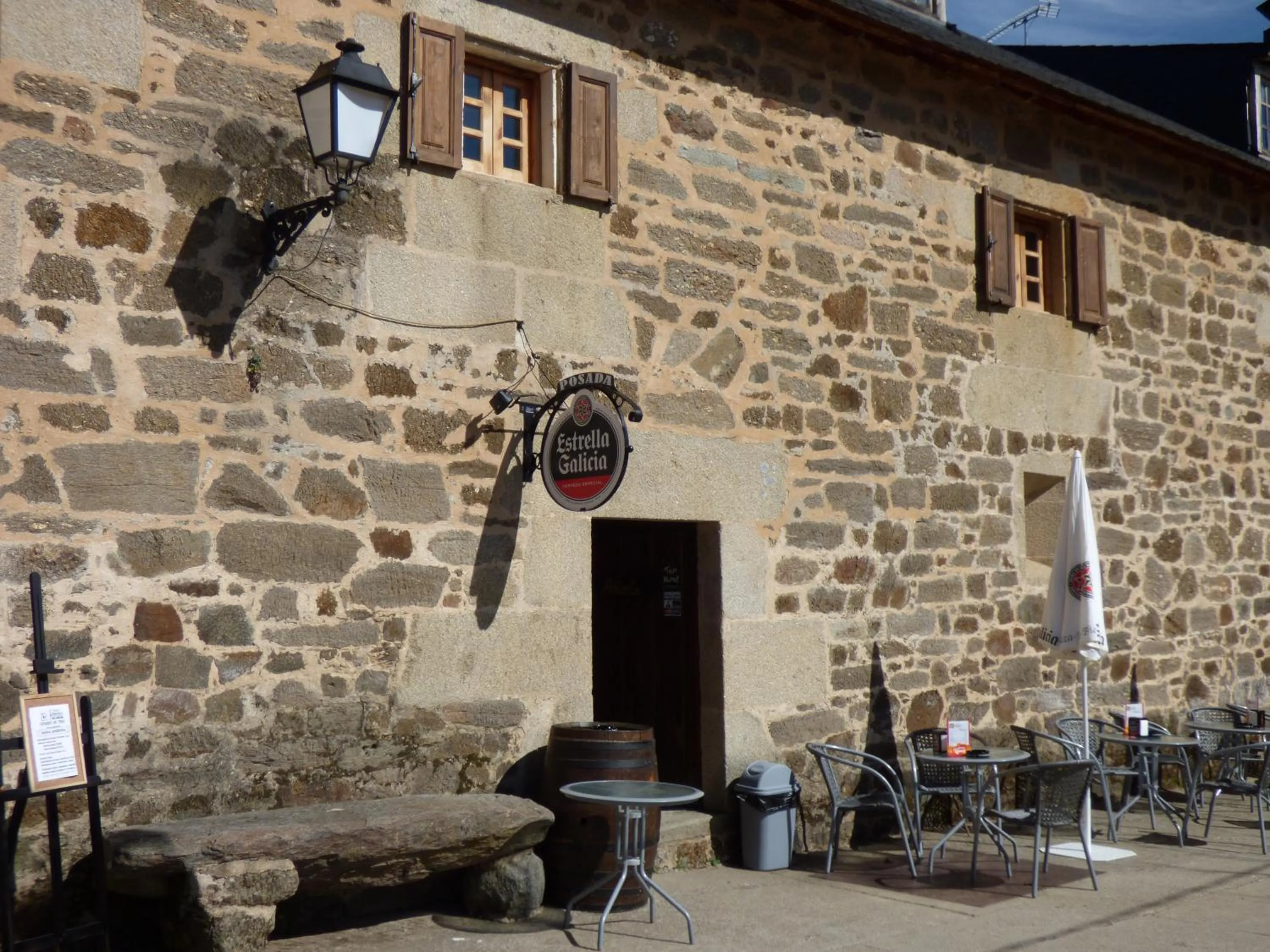 Facade/entrance in La Posada de Pedrazales