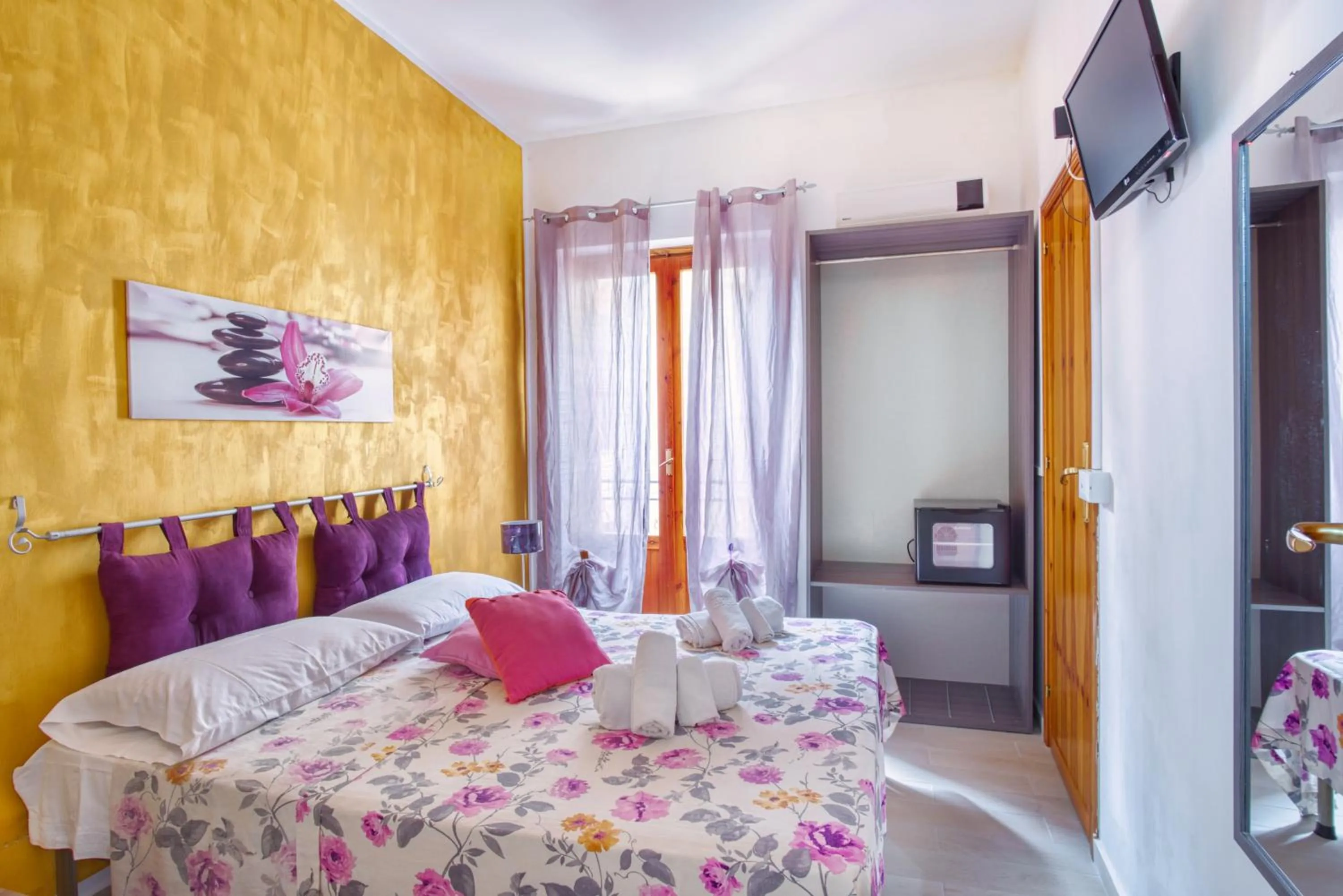 Photo of the whole room in Daphne B&B