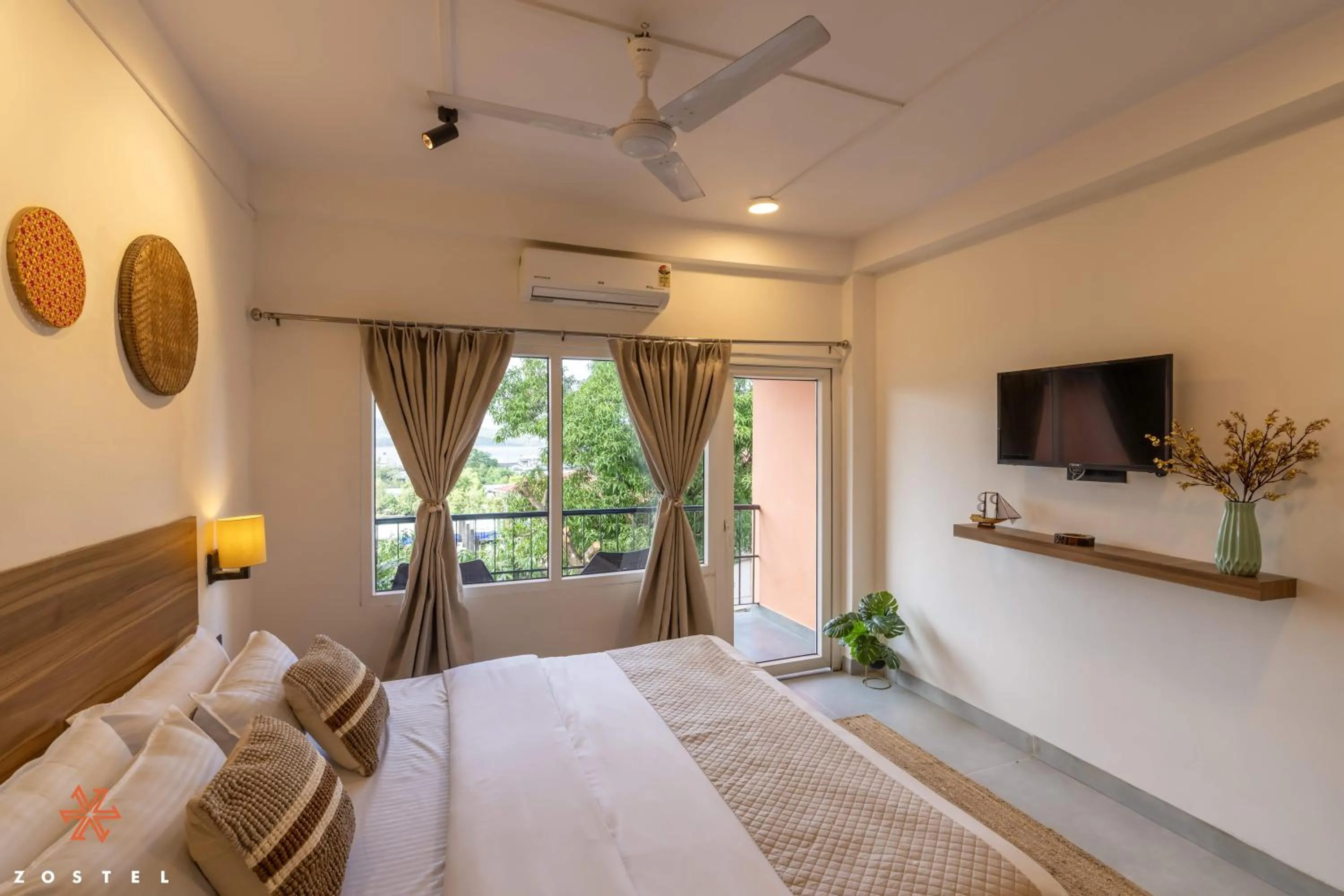 Photo of the whole room, Bed in Zostel Port Blair