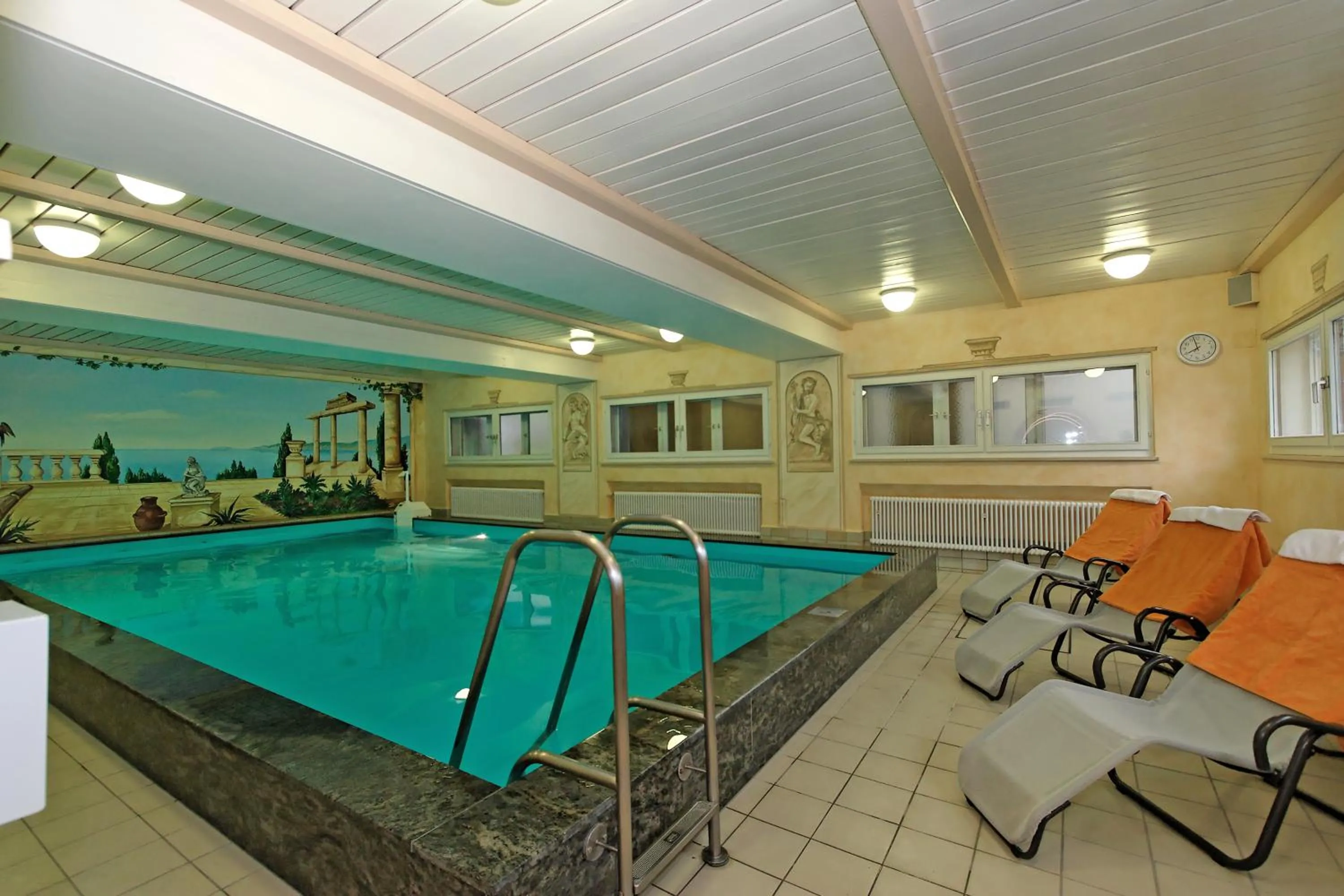 Swimming pool in Hotel Waldfrieden "Das kleine Hotel"