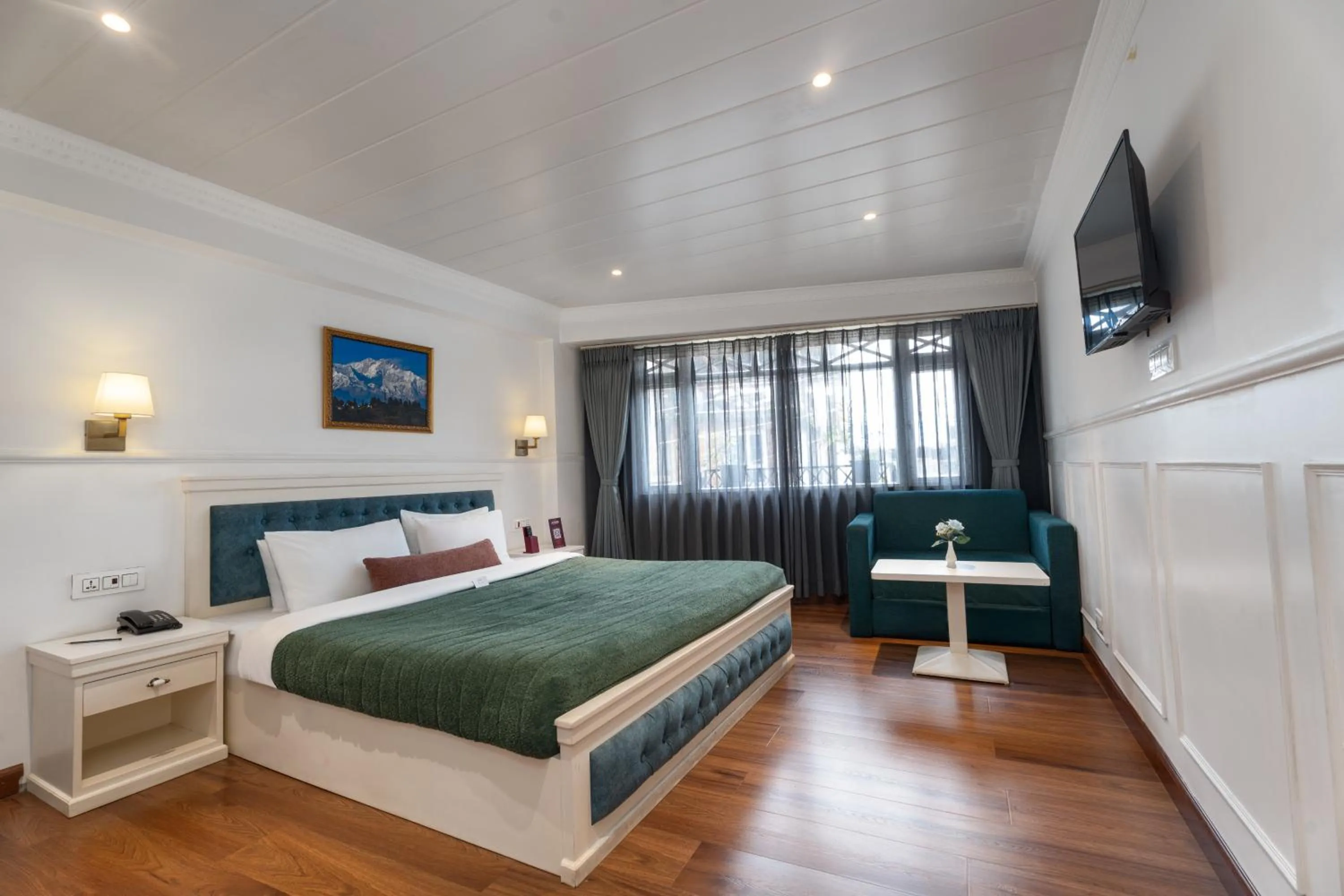 Bed in Summit Mall Stone Hotel