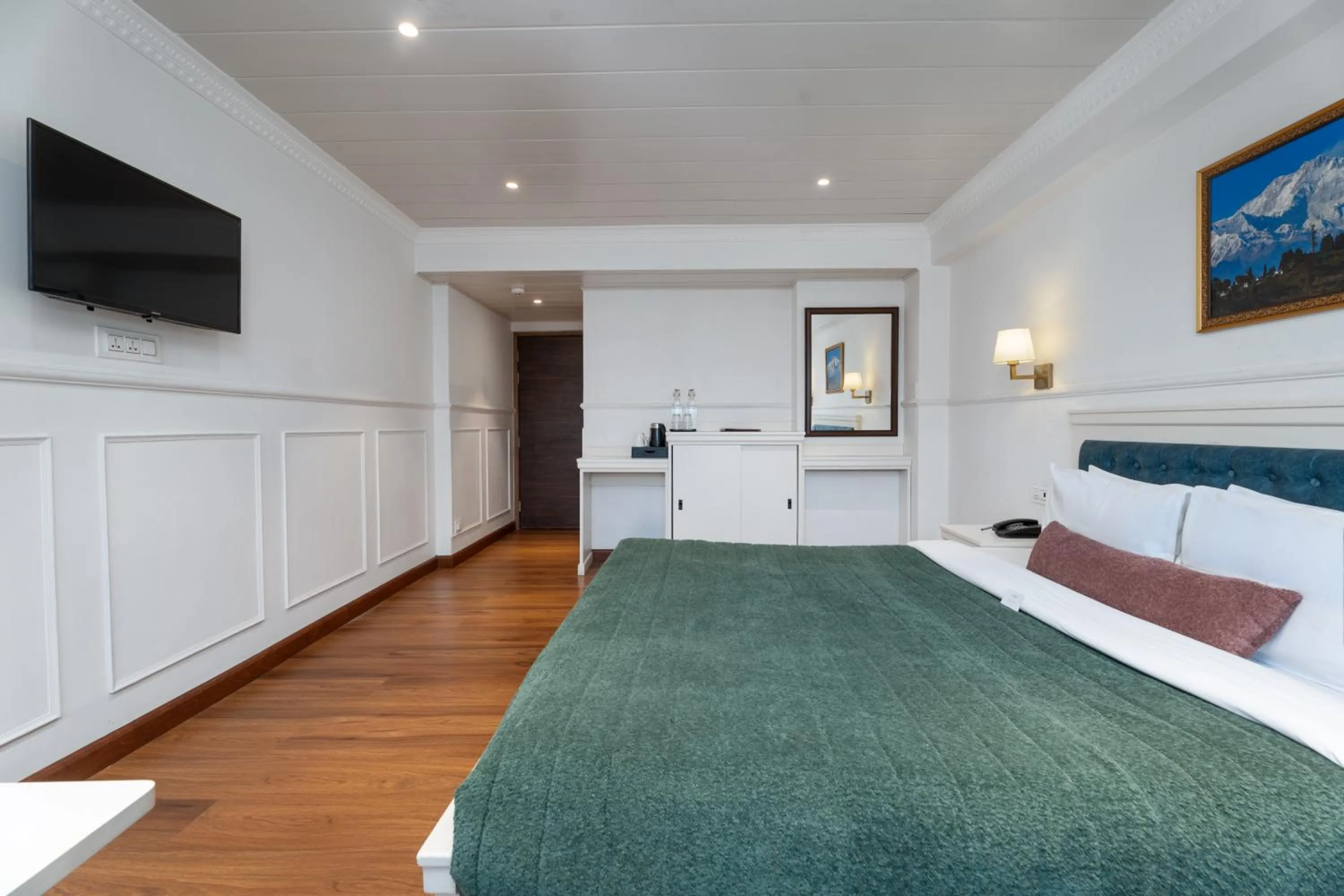 Bed in Summit Mall Stone Hotel