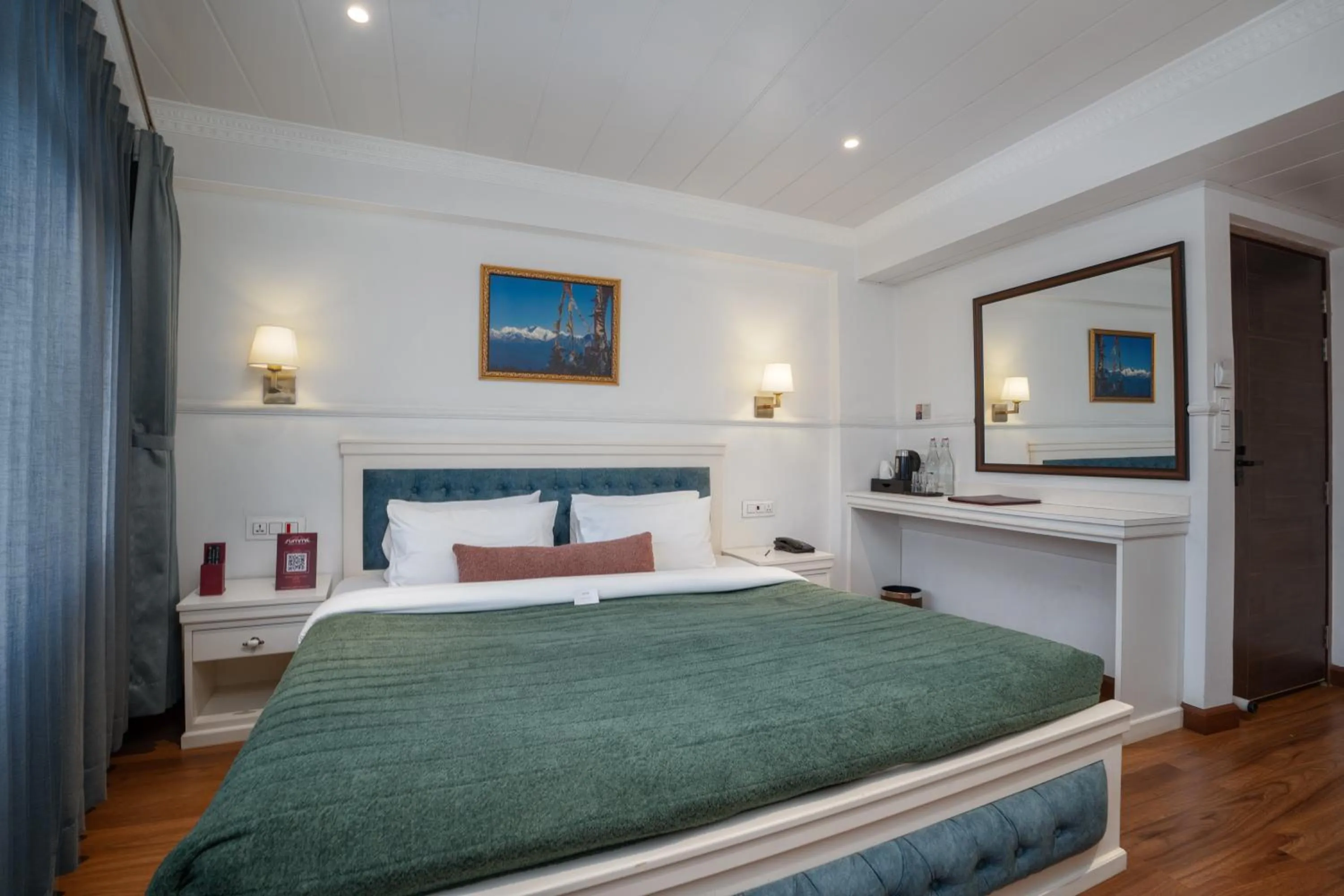 Bed in Summit Mall Stone Hotel