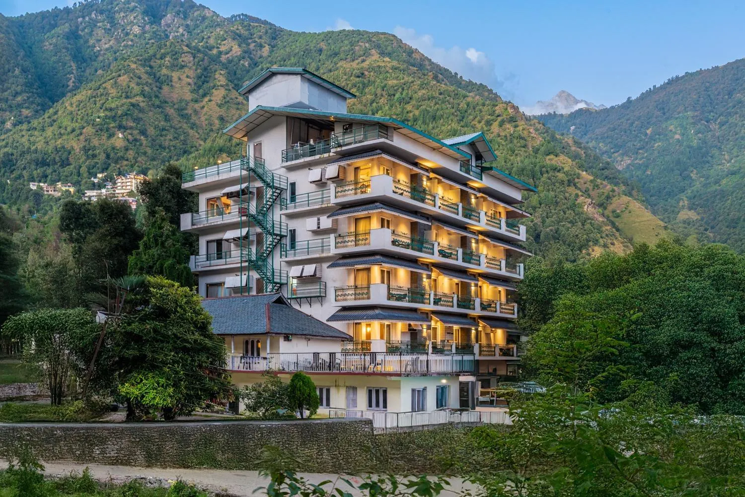 Property building in Quality Inn by Lawrence Hotels