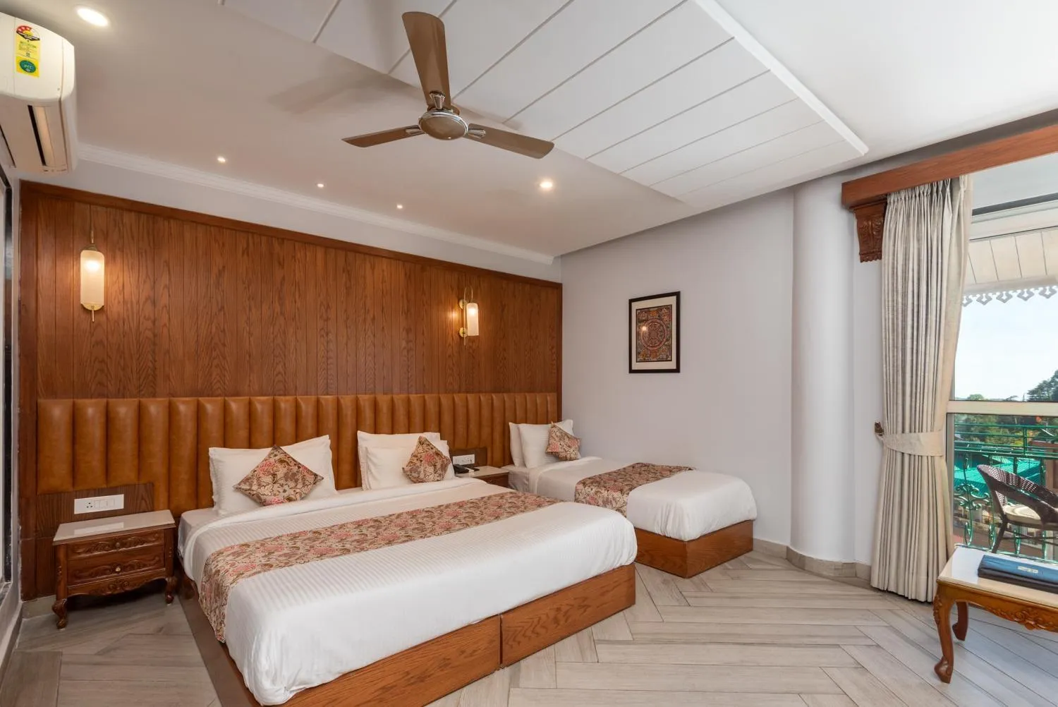 Bed in Quality Inn by Lawrence Hotels