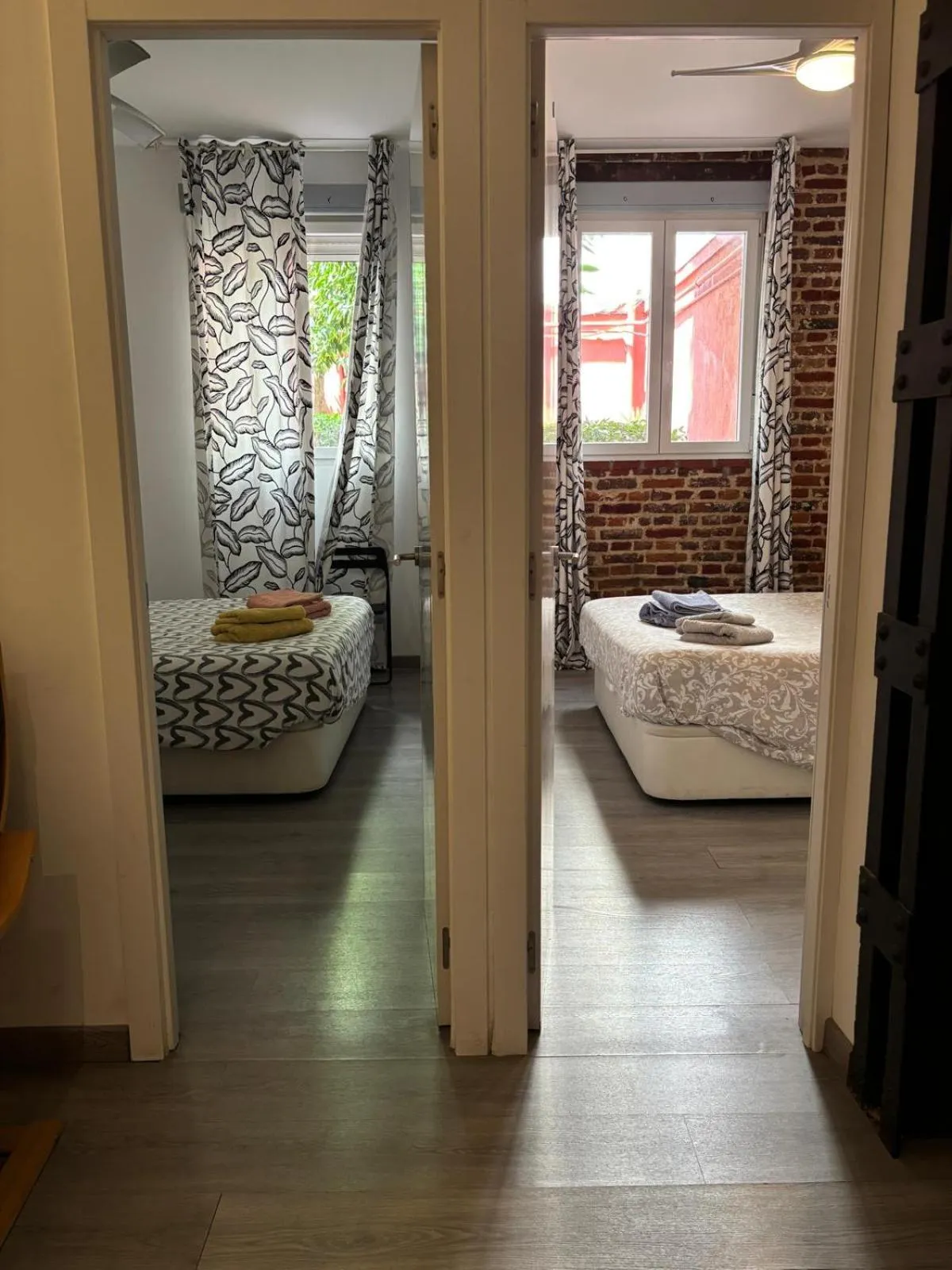 Seating area, Bed in Hostal Goyal Pizarro