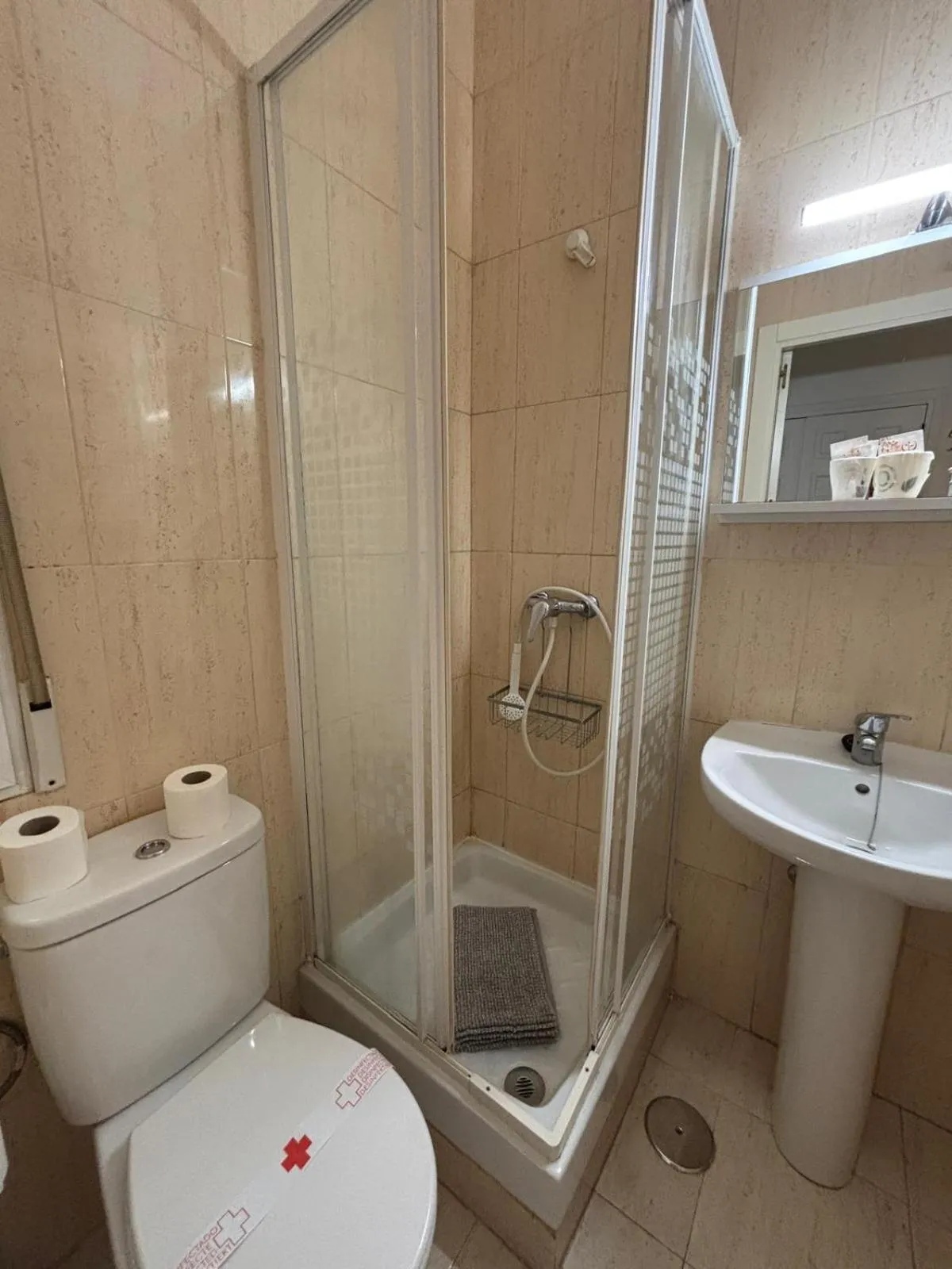 Shower in Hostal Goyal Pizarro