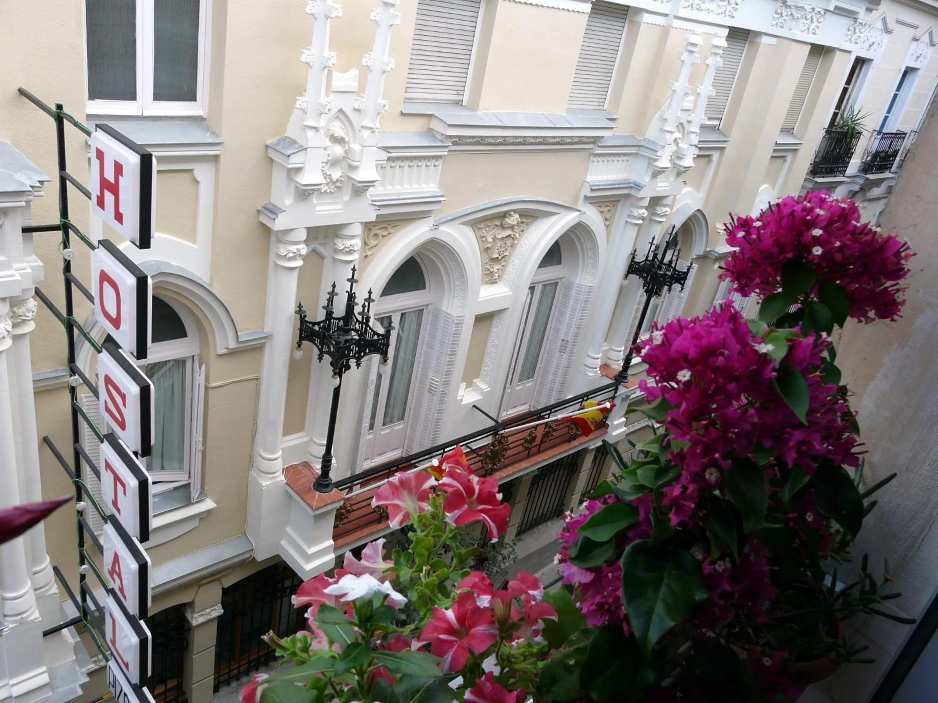 Facade/entrance in Hostal Goyal Pizarro