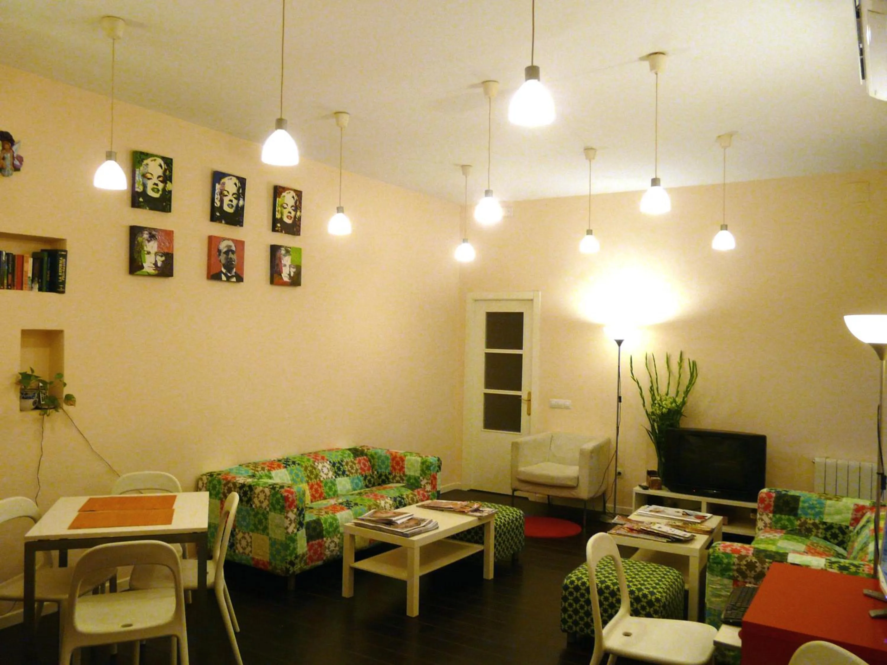 Communal lounge/ TV room in Hostal Goyal Pizarro