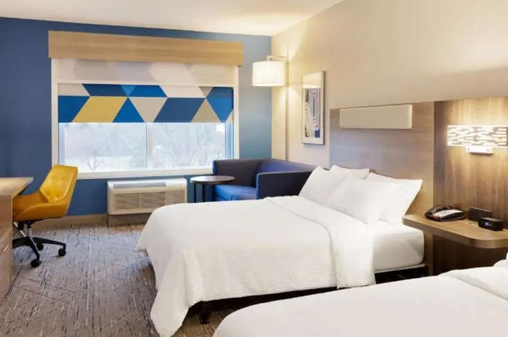 Bed in Holiday Inn Express & Suites Stevensville - Benton Harbor by IHG