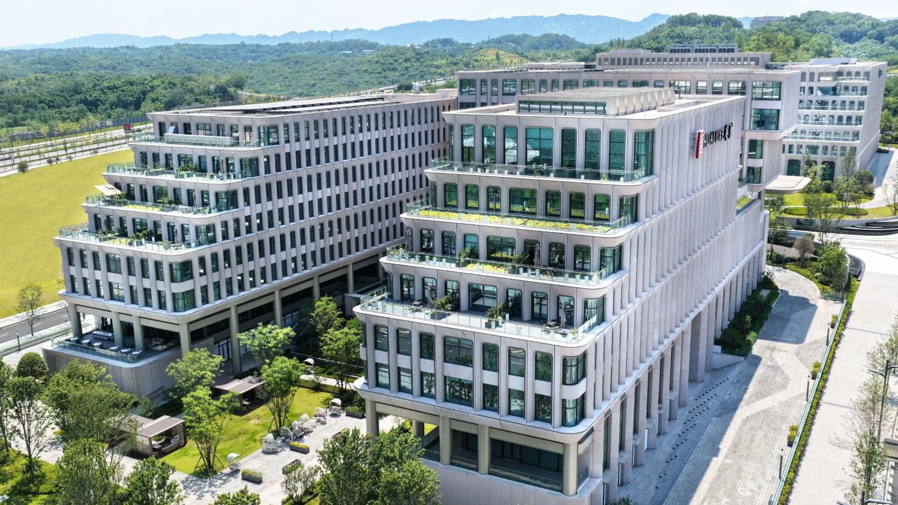Property building in HUALUXE Chongqing Science Hall