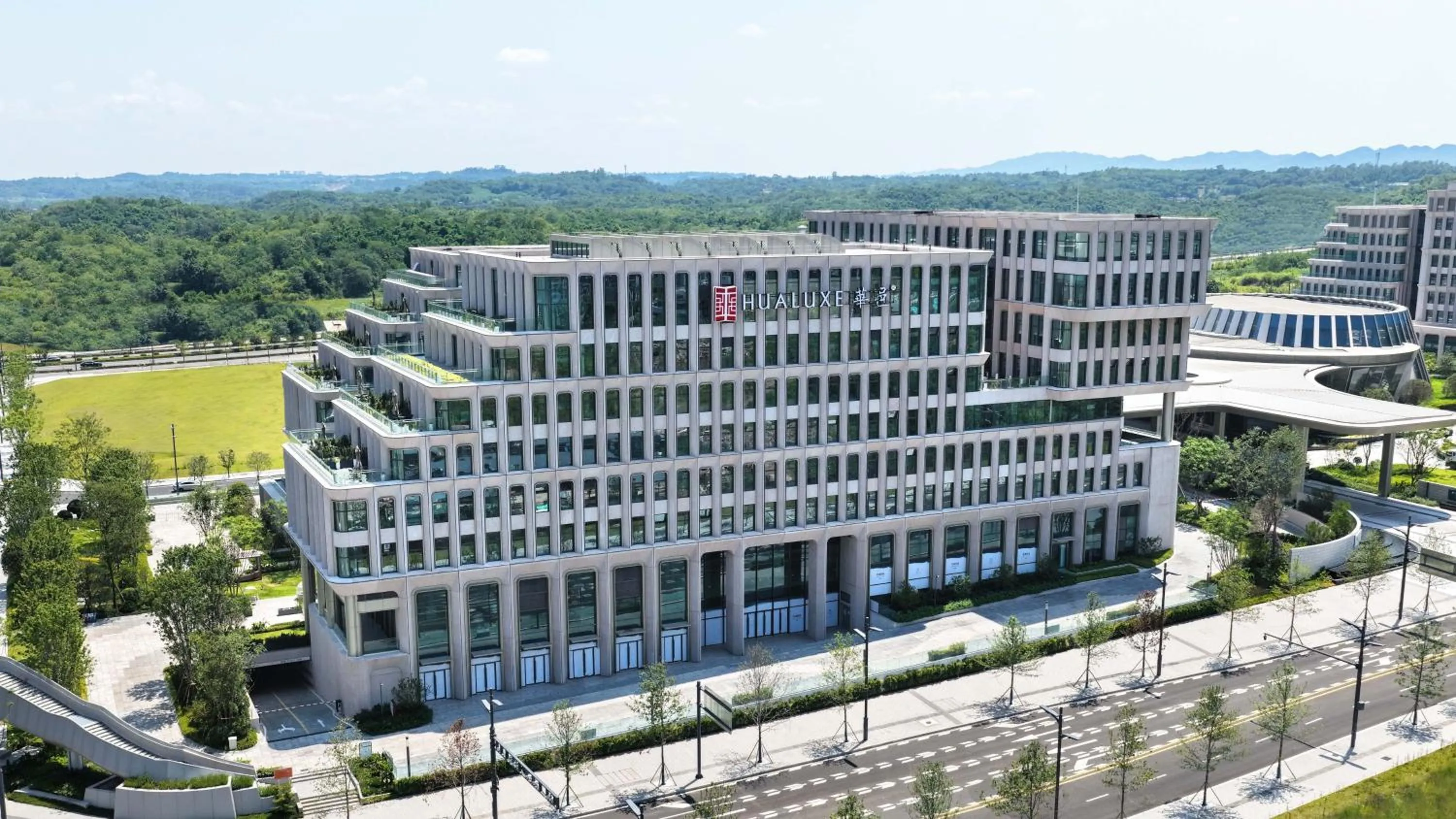 Property building in HUALUXE Chongqing Science Hall